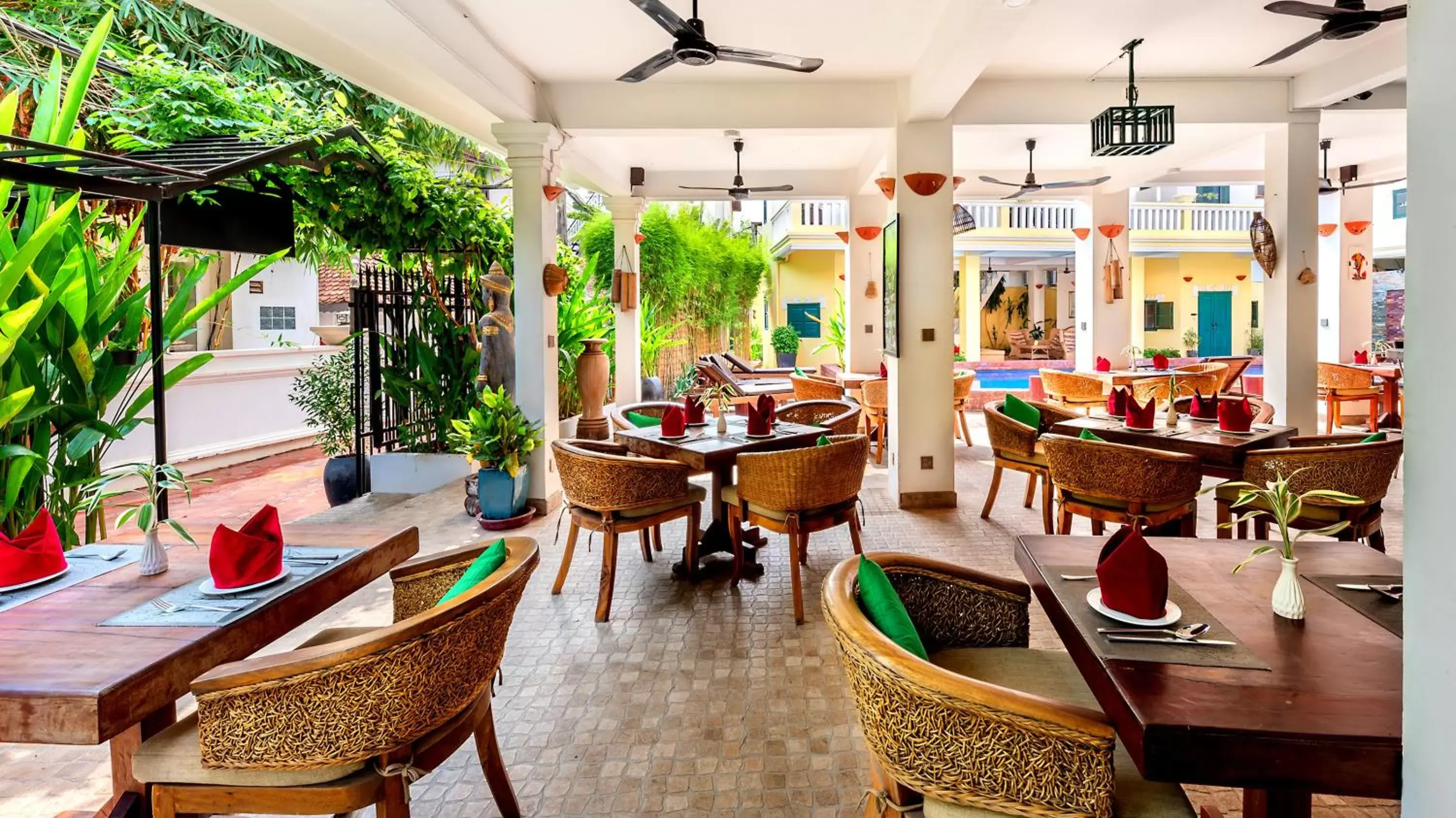 Restaurant/Places to Eat in Villa Wat Damnak