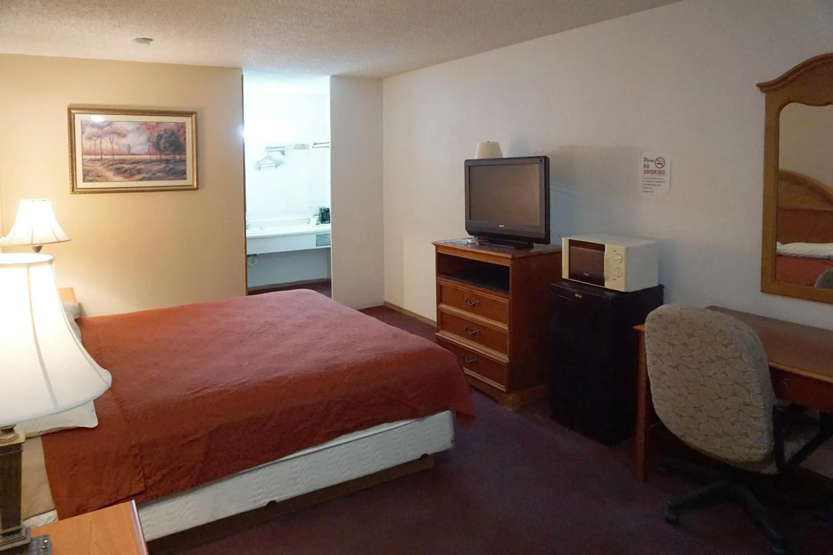 TV and multimedia, Room Photo in OYO Hotel Altus N Main St