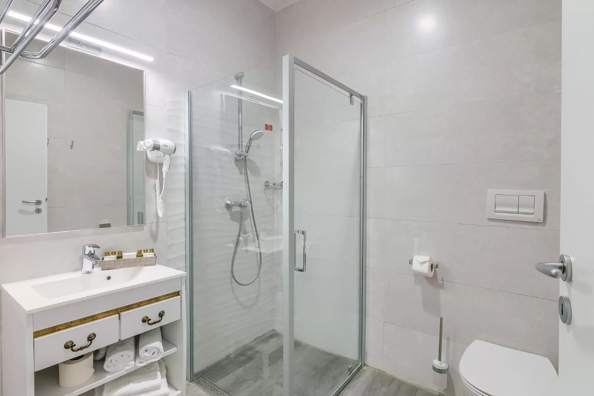 Shower in New Era Hotel Old Town Party Zone Bucharest- parking with fee nearby - NOT at the hotel !