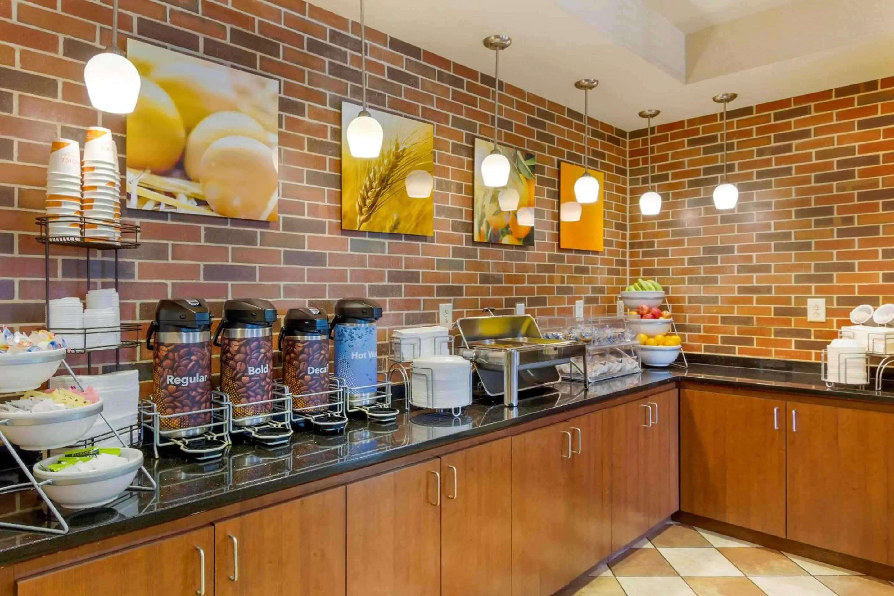 Restaurant/places to eat in Comfort Suites Charleston West Ashley