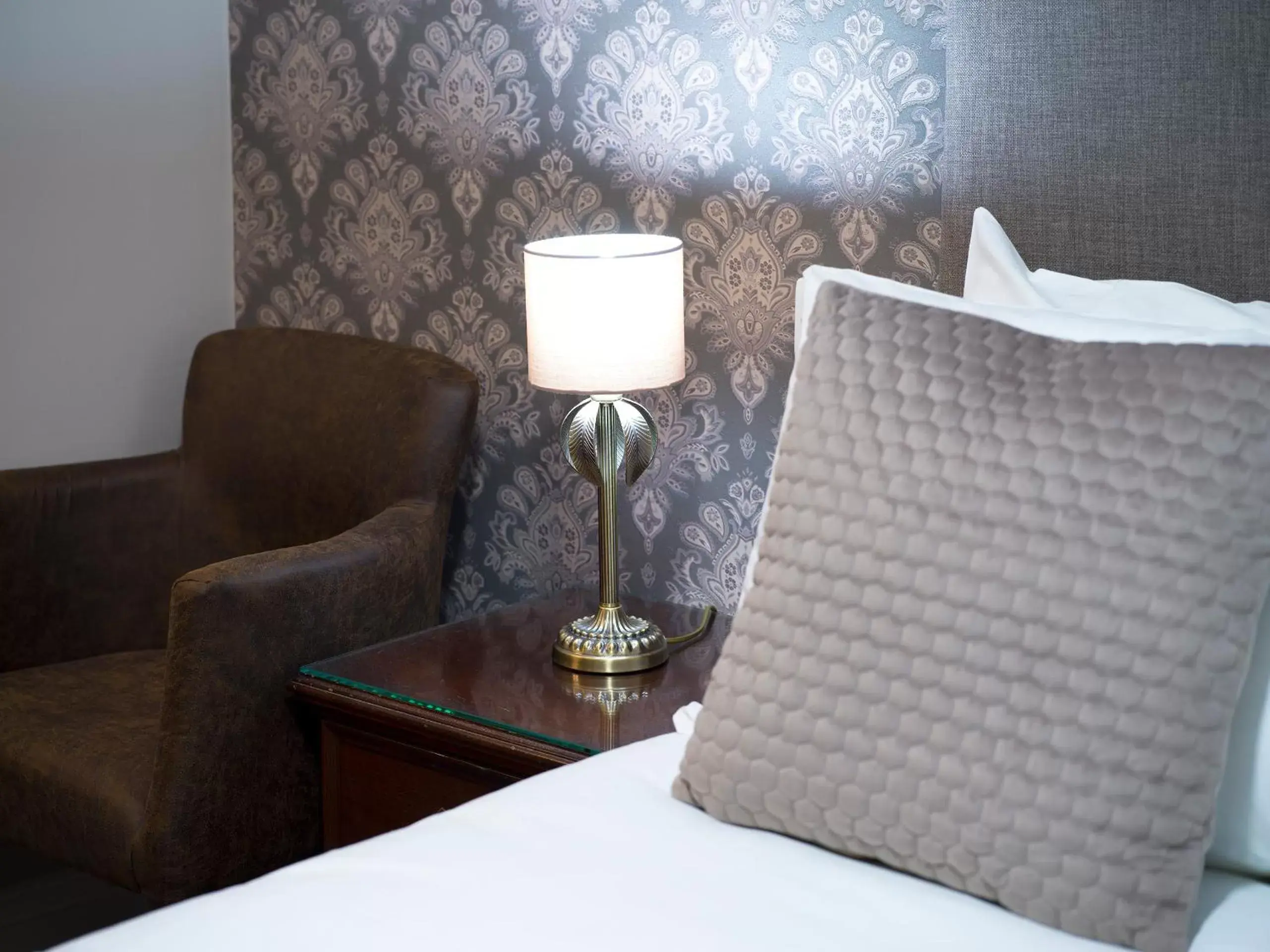 Bedroom, Seating Area in The Merchant's House, BW Signature Collection