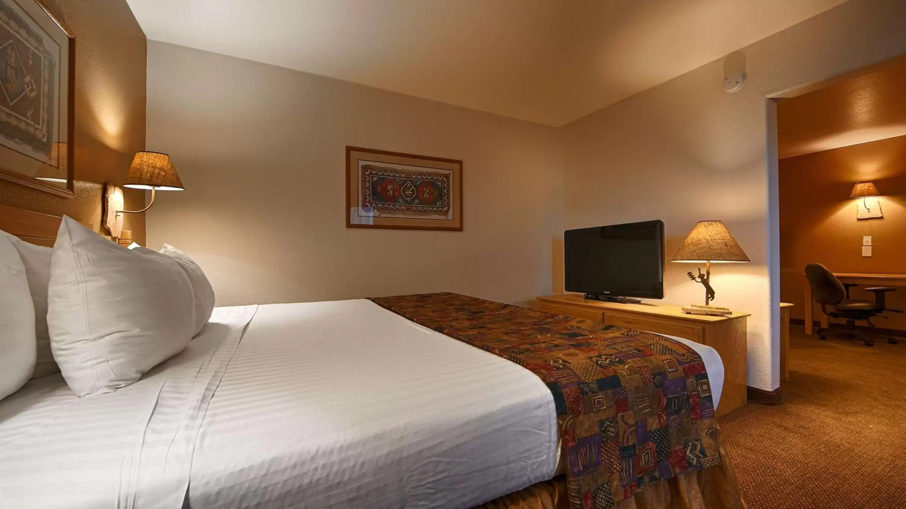 Photo of the whole room, Bed in Best Western Gold Canyon Inn & Suites