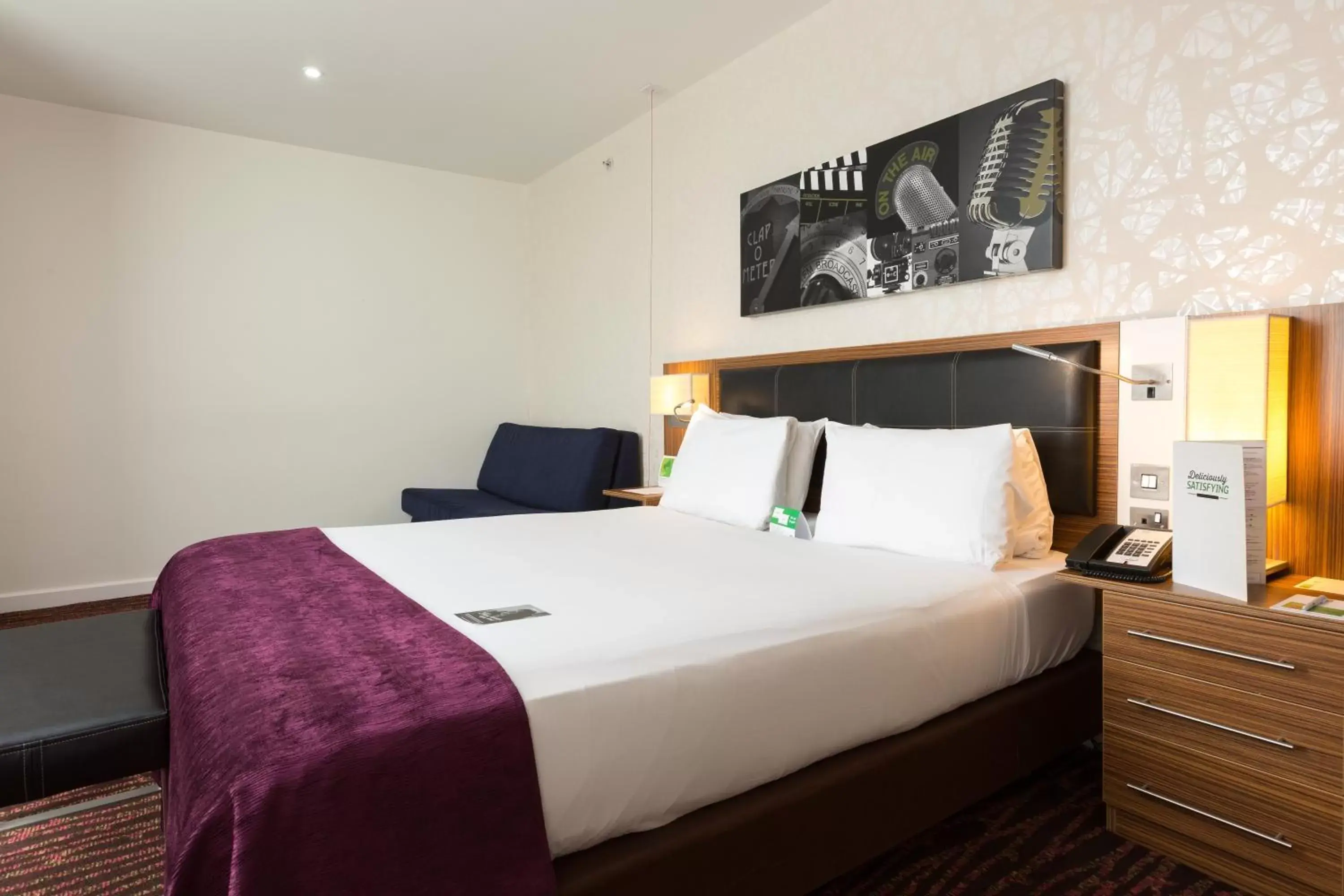 Photo of the whole room, Bed in Holiday Inn Manchester-Mediacityuk, an IHG Hotel