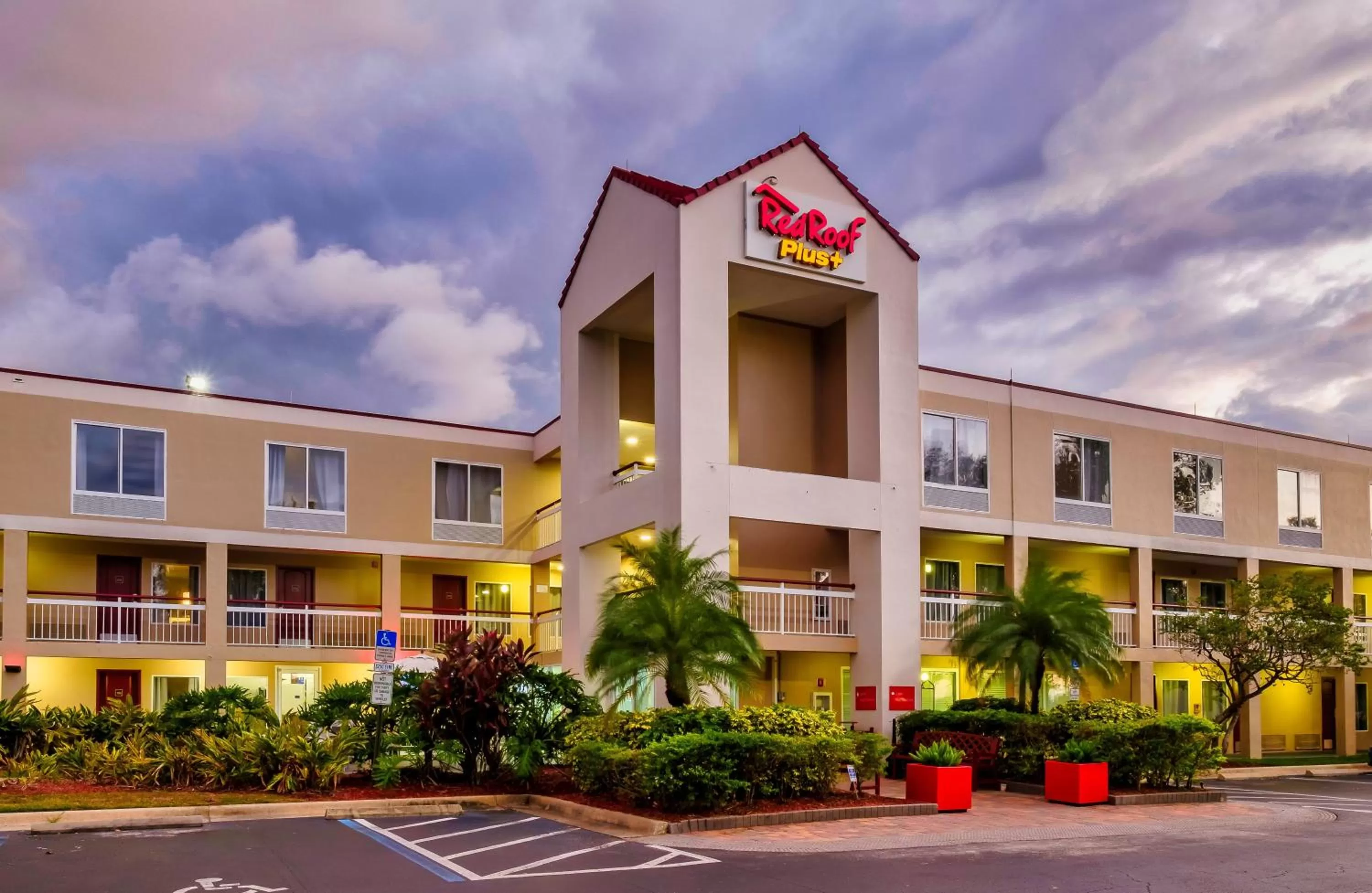 Property Building in Red Roof Inn PLUS Orlando-Convention Center- Int'l Dr
