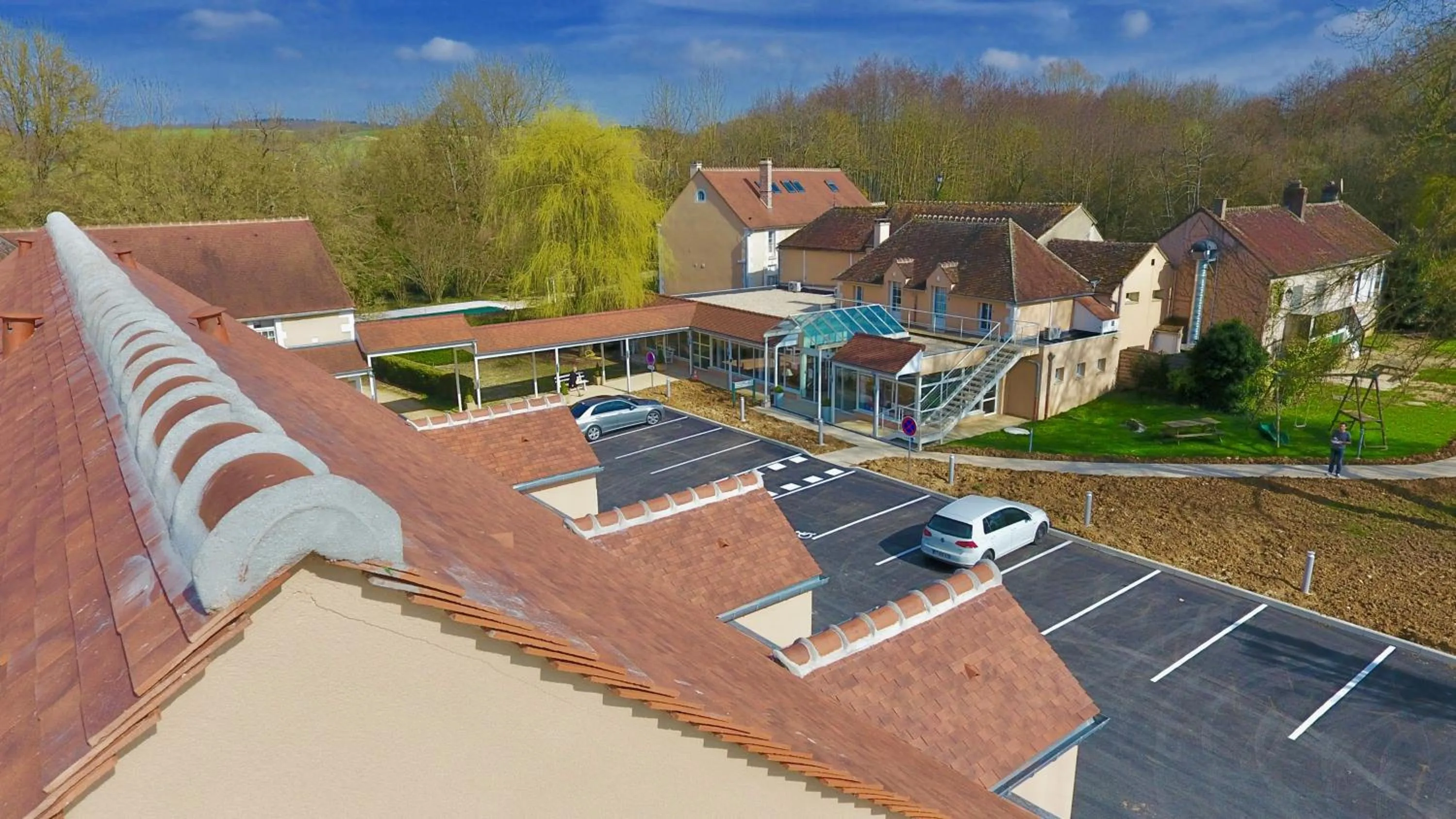 Facade/entrance in Logis Hôtel Restaurant Le Moulin de la Coudre