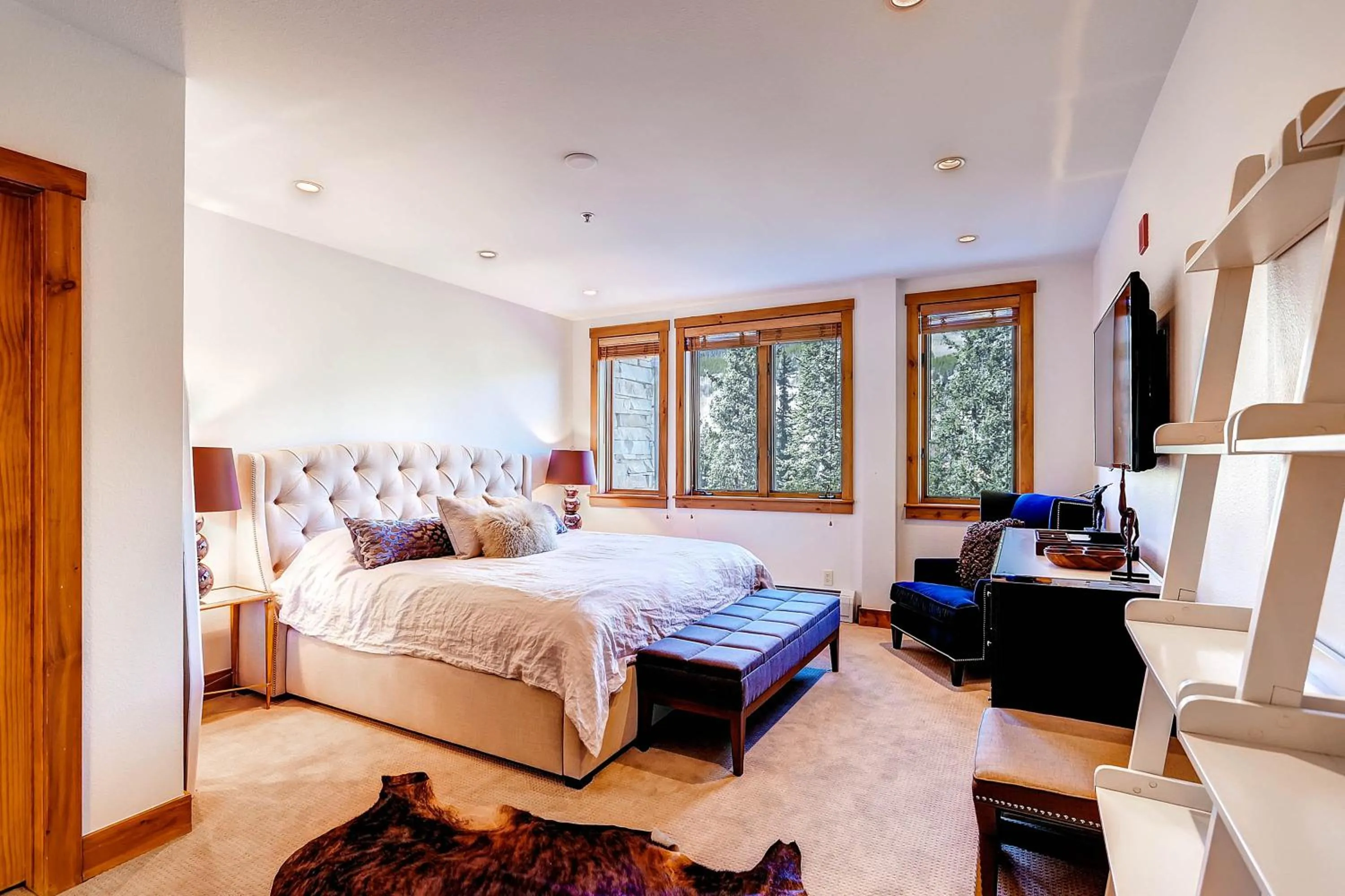 Photo of the whole room, Bed in Timbers & Lone Eagle by Keystone Resort