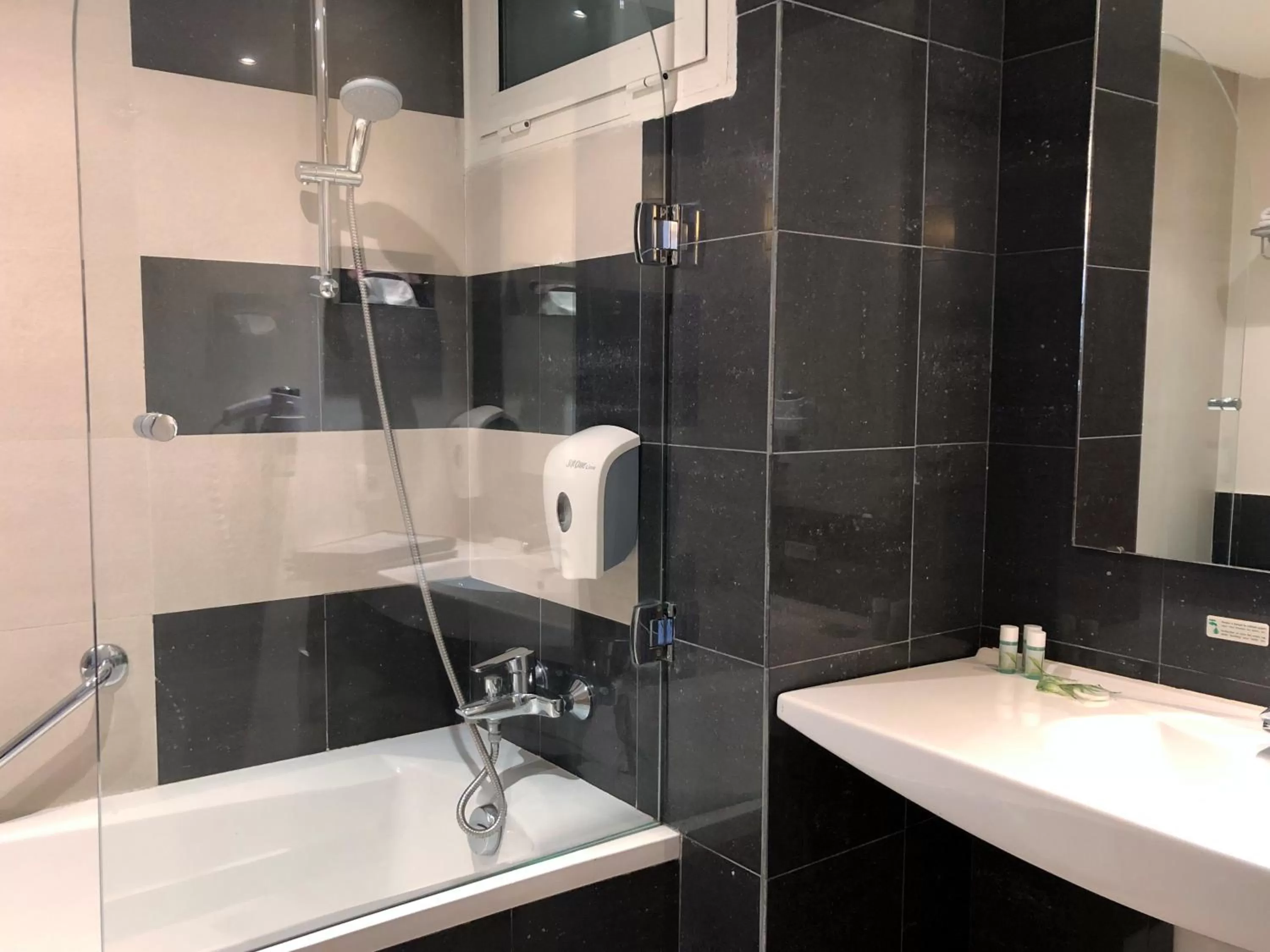 Bathroom in Le Pietri Urban Hotel