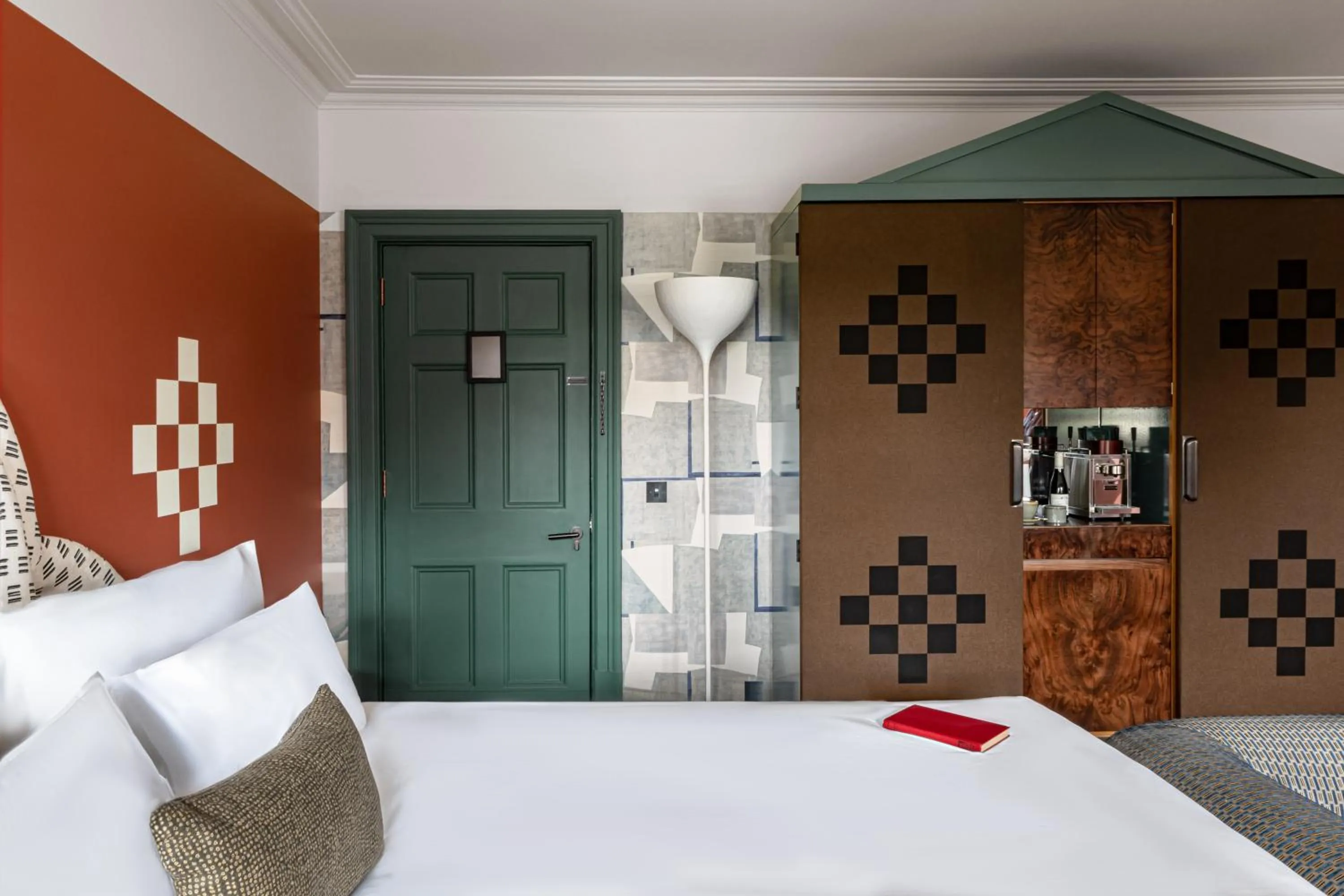 Bedroom, Bed in Cowley Manor Experimental