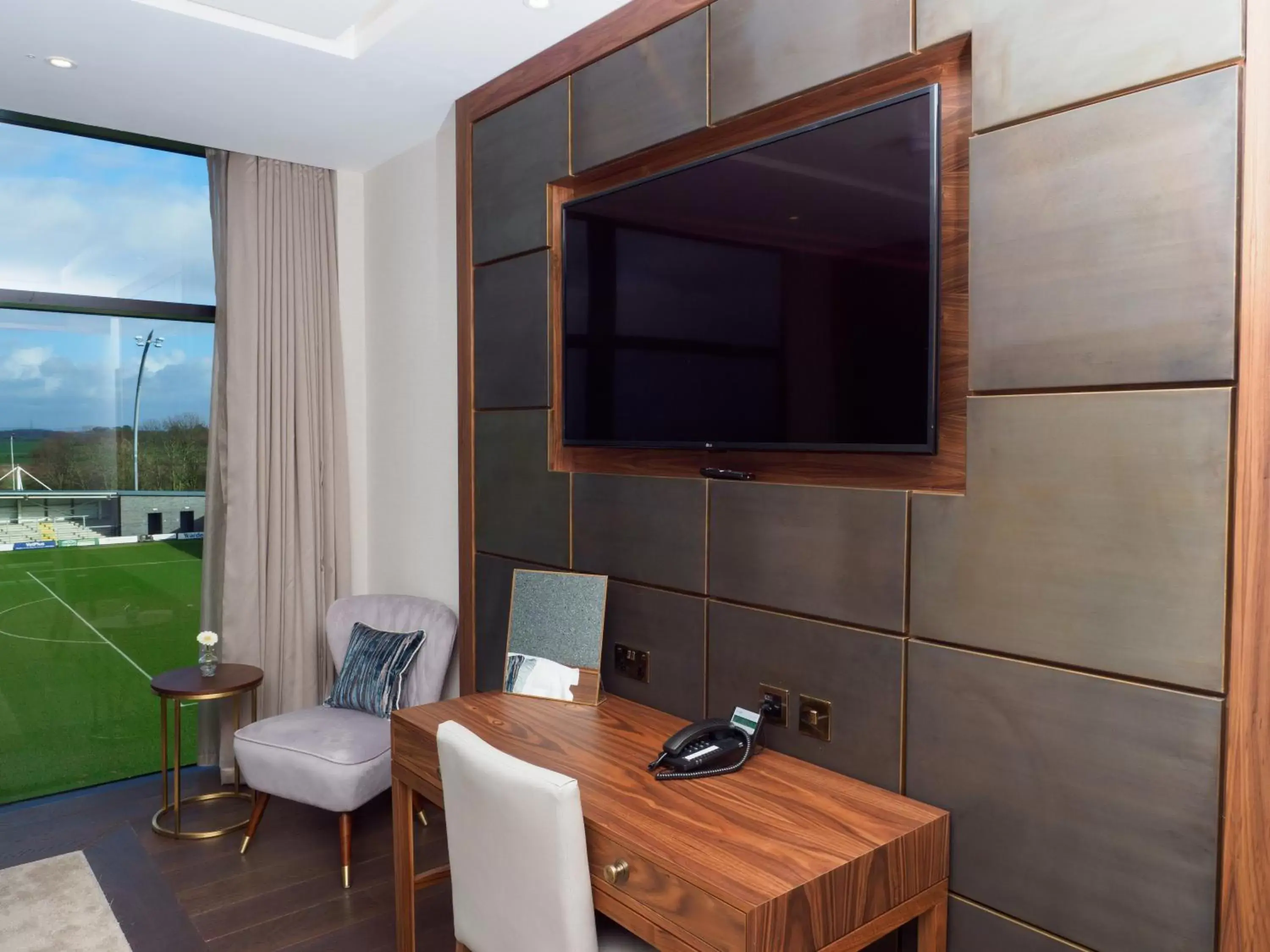 Seating area, TV/Entertainment Center in The Hotel at Mill Farm