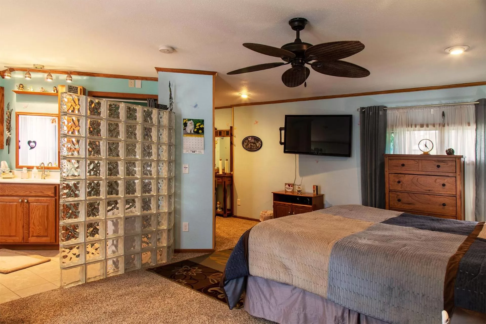 Bed in Shane Acres Country Inn