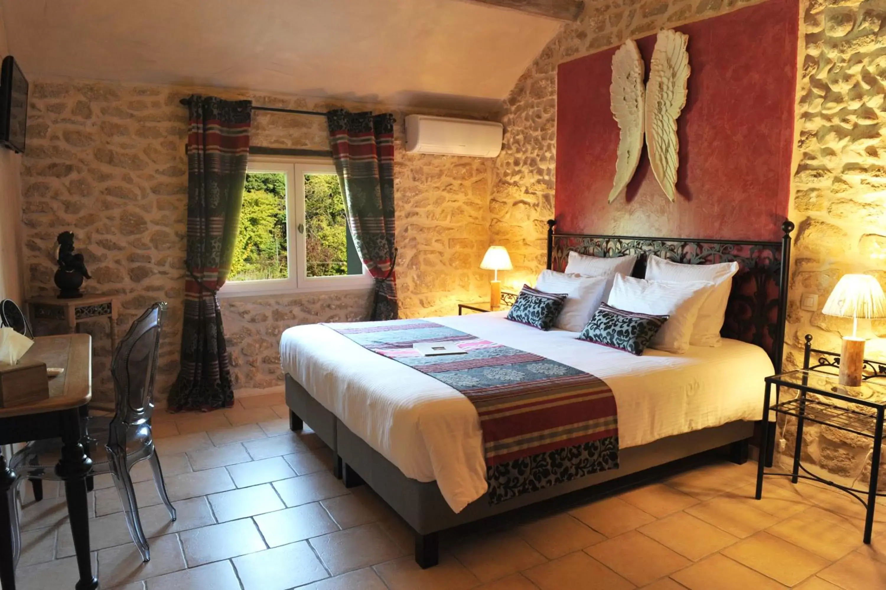 Double Room with Private Bathroom in Le Mas Terre des Anges