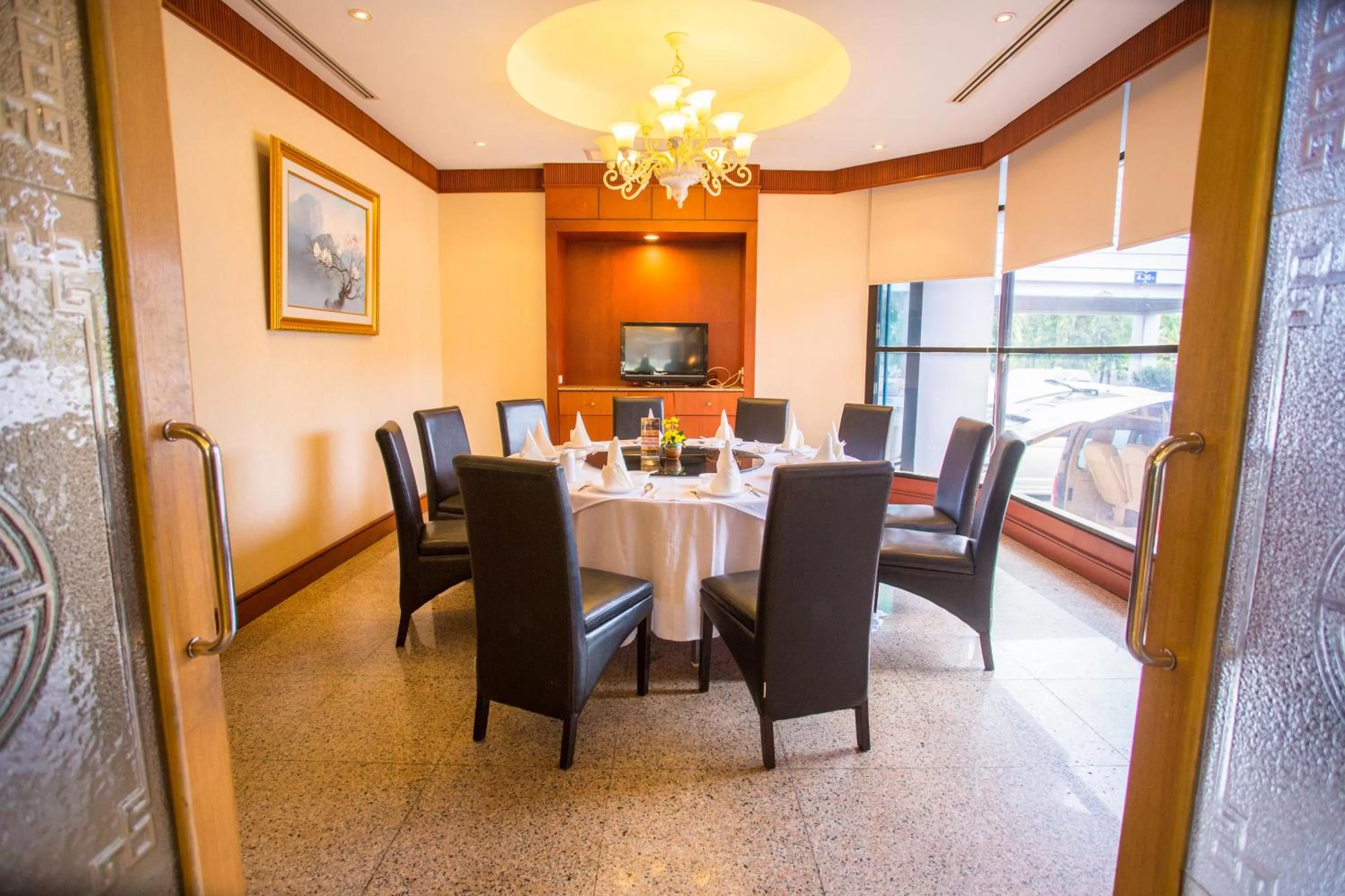 Restaurant/places to eat in Seeharaj Hotel