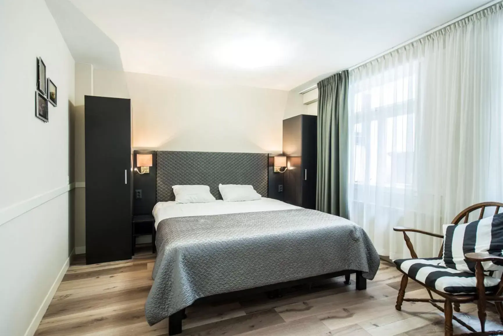 Photo of the whole room, Bed in City Hotel Nieuw Minerva Leiden