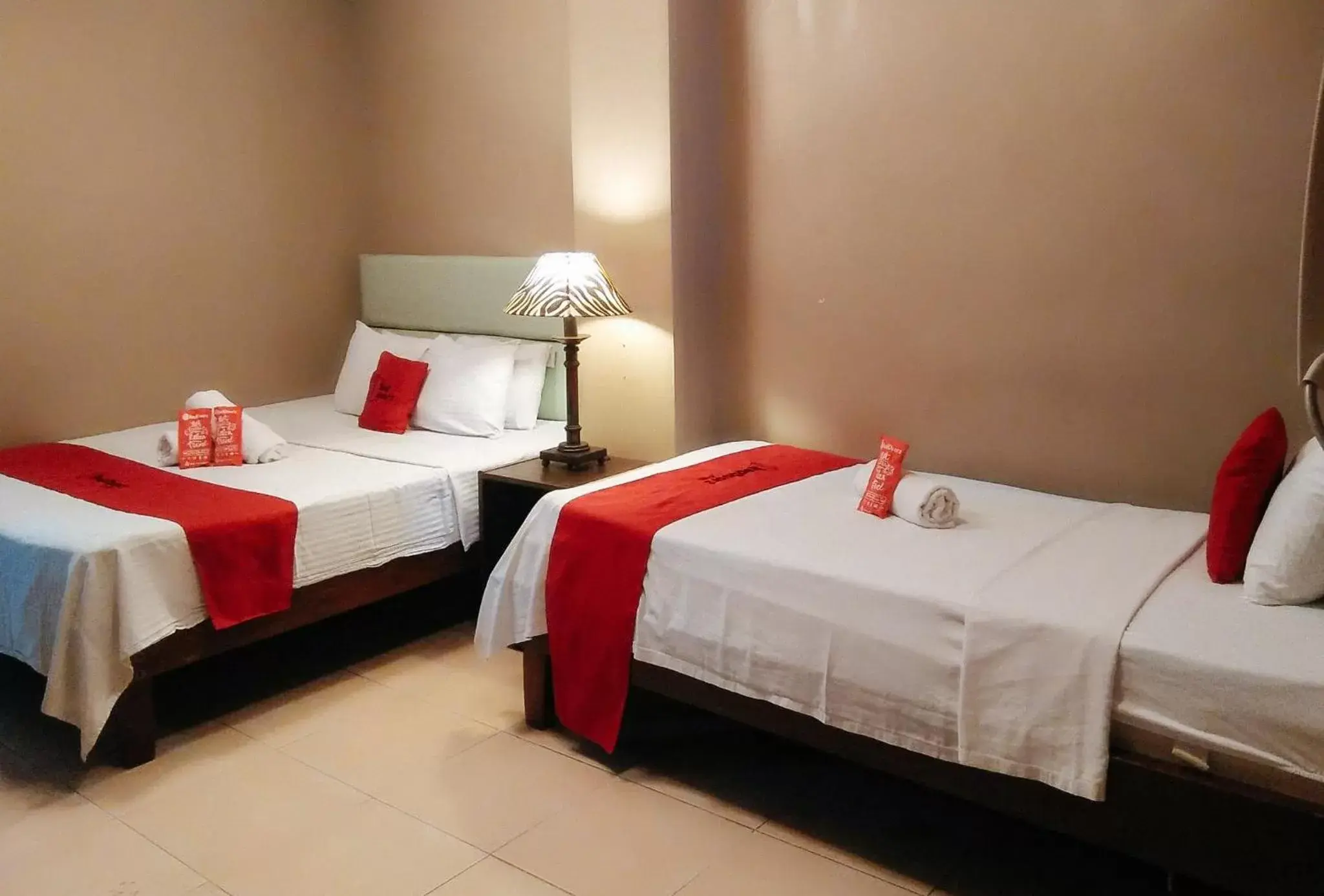 Bedroom, Bed in RedDoorz near Landers Superstore Cebu City