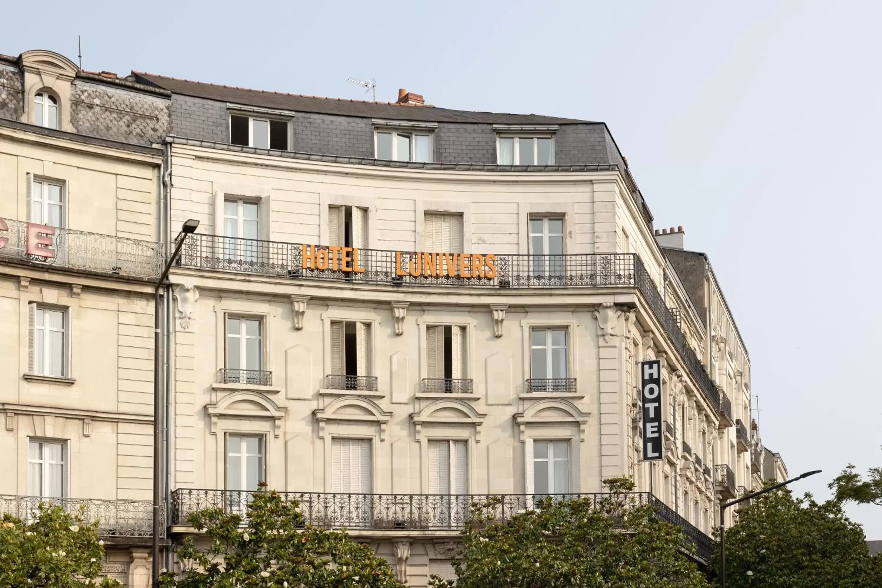 Property Building in Hôtel l'Univers