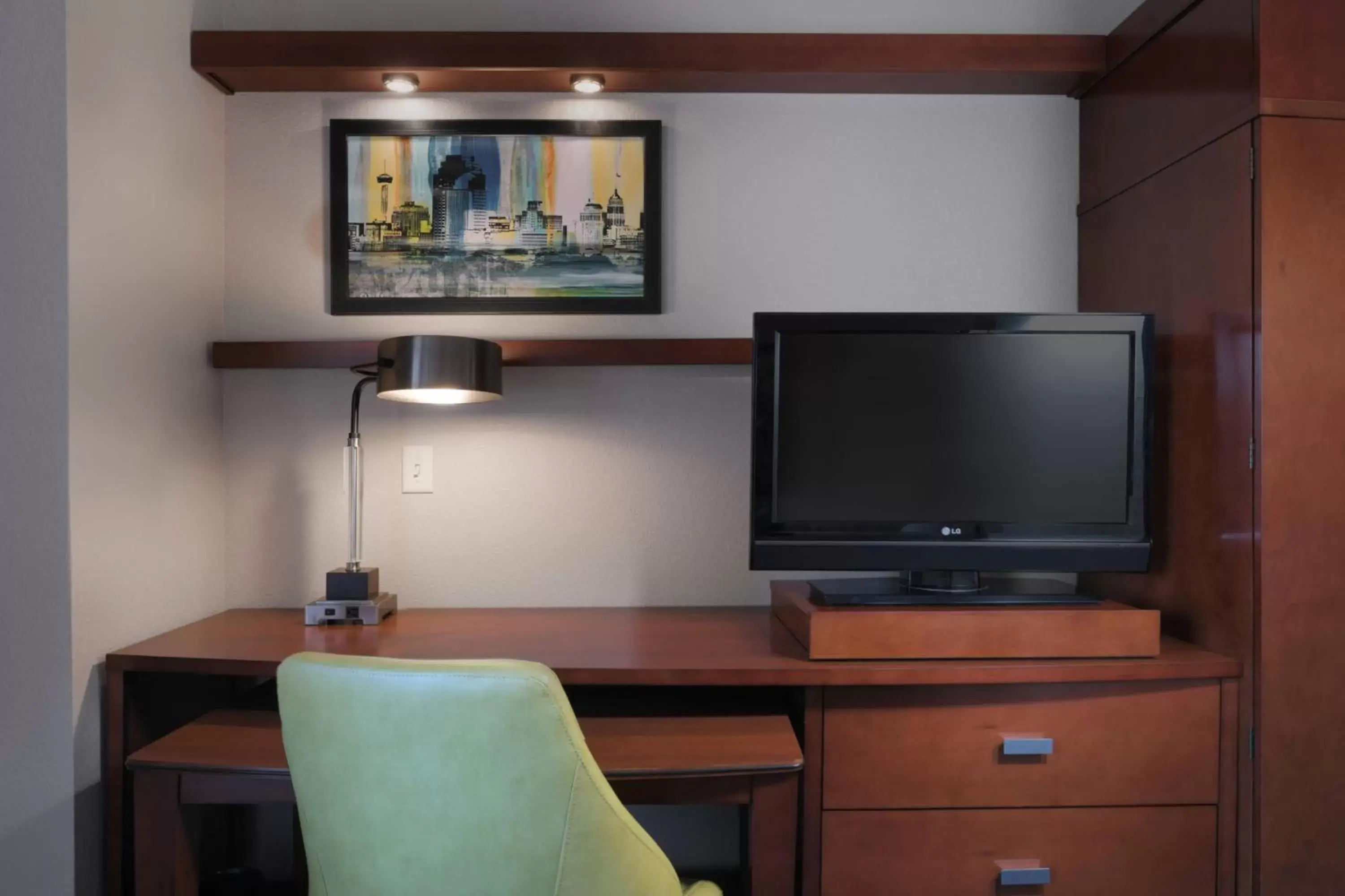 Photo of the whole room, TV/Entertainment Center in Courtyard by Marriott San Antonio Riverwalk