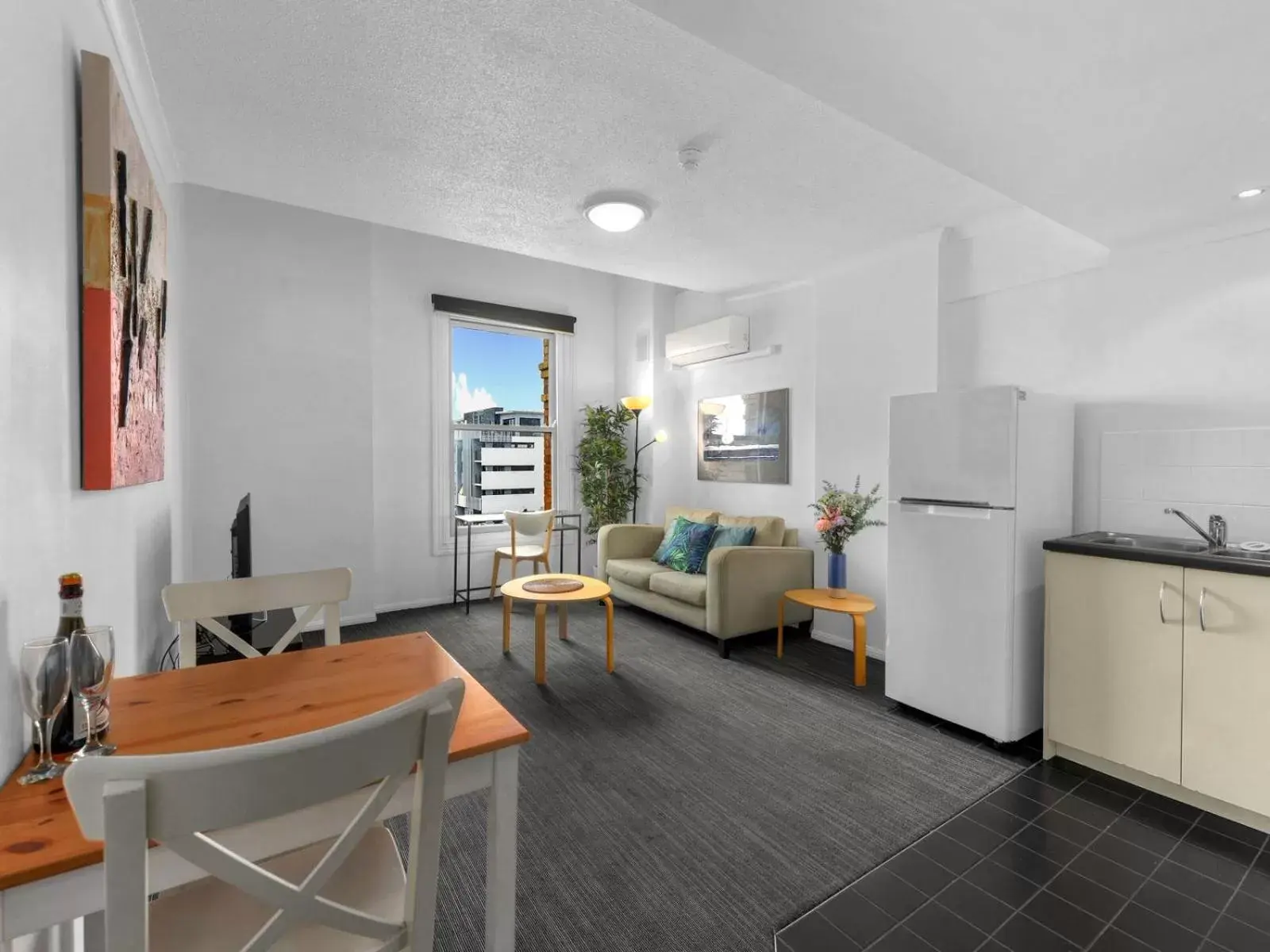 Living room, Seating Area in Central Brunswick Apartment Hotel