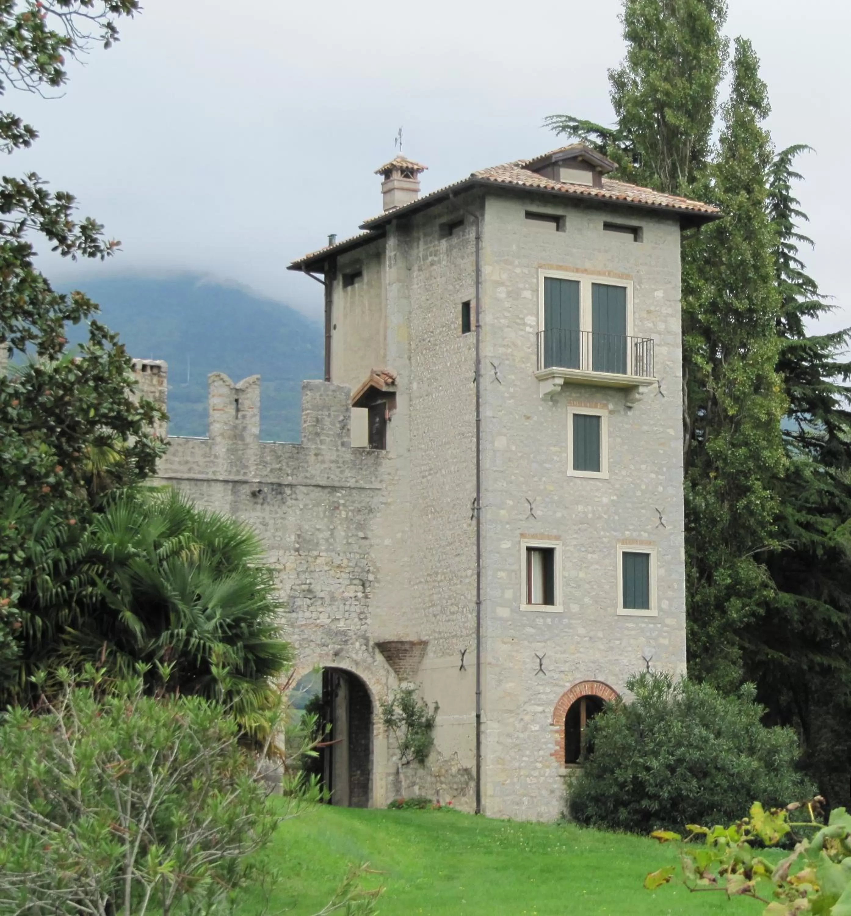 Facade/entrance, Property Building in Castrum di Serravalle