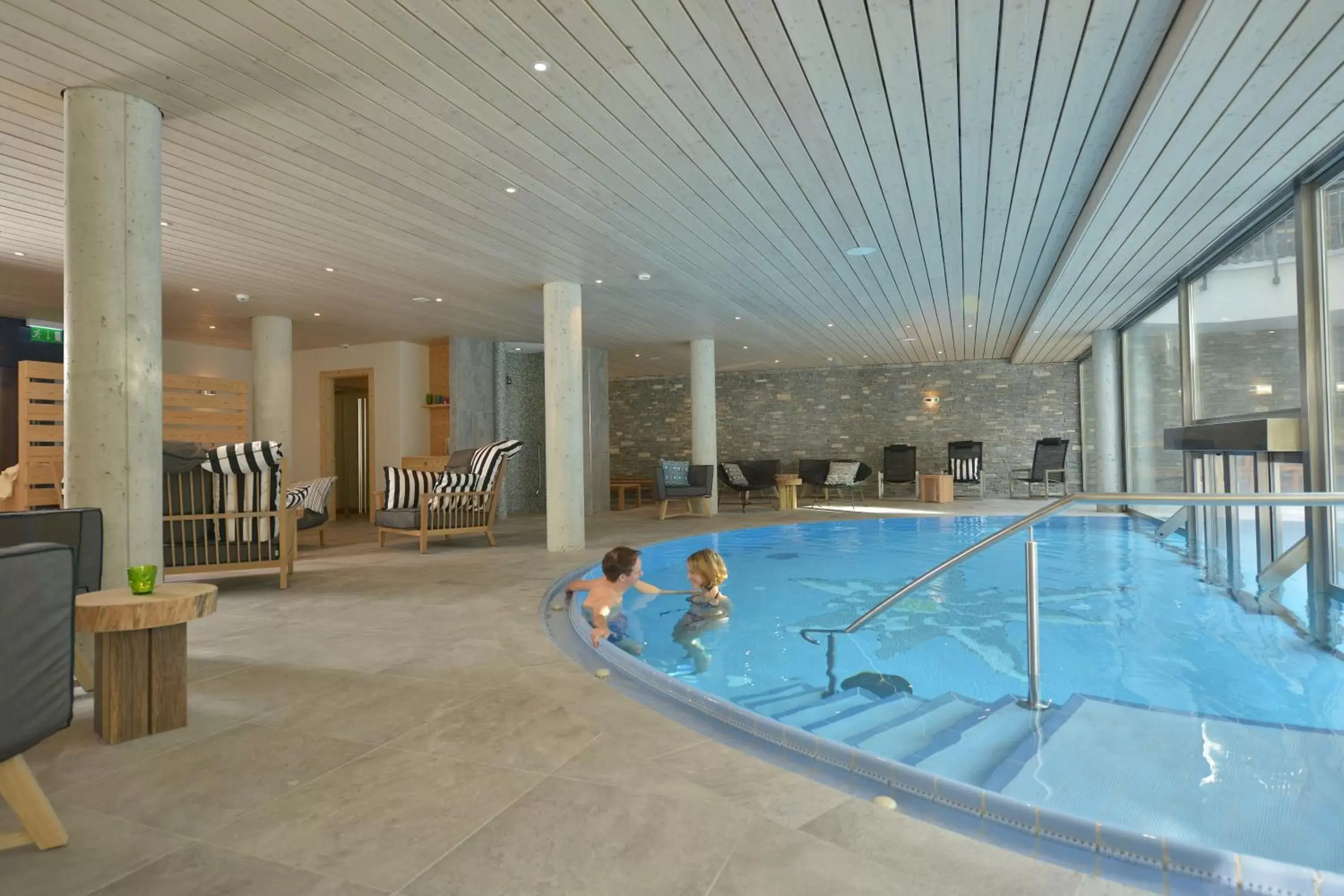 Spa and wellness centre/facilities, Swimming Pool in Alpenhotel Fleurs de Zermatt