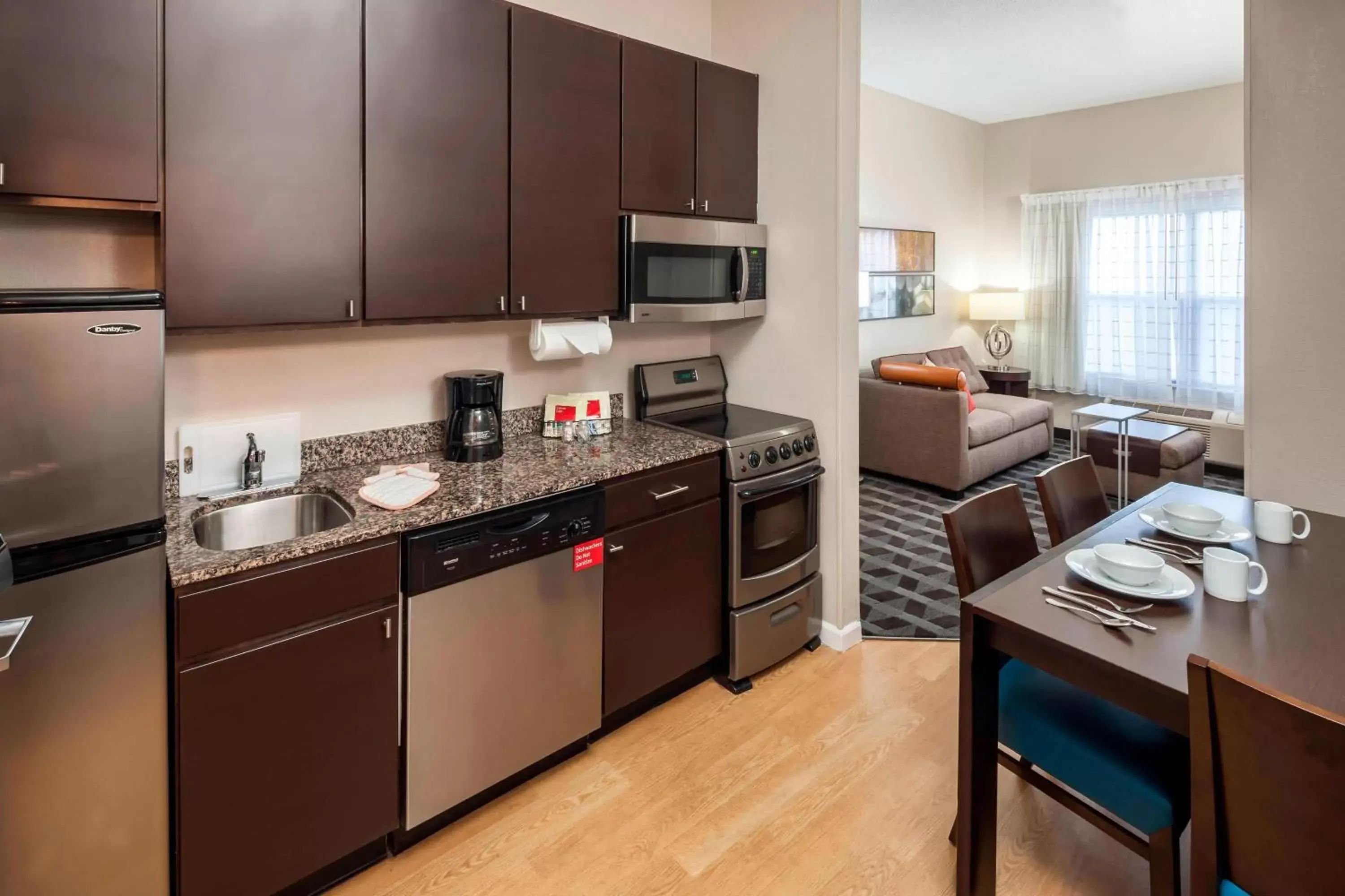 Bedroom, Kitchen/Kitchenette in TownePlace Suites Columbus