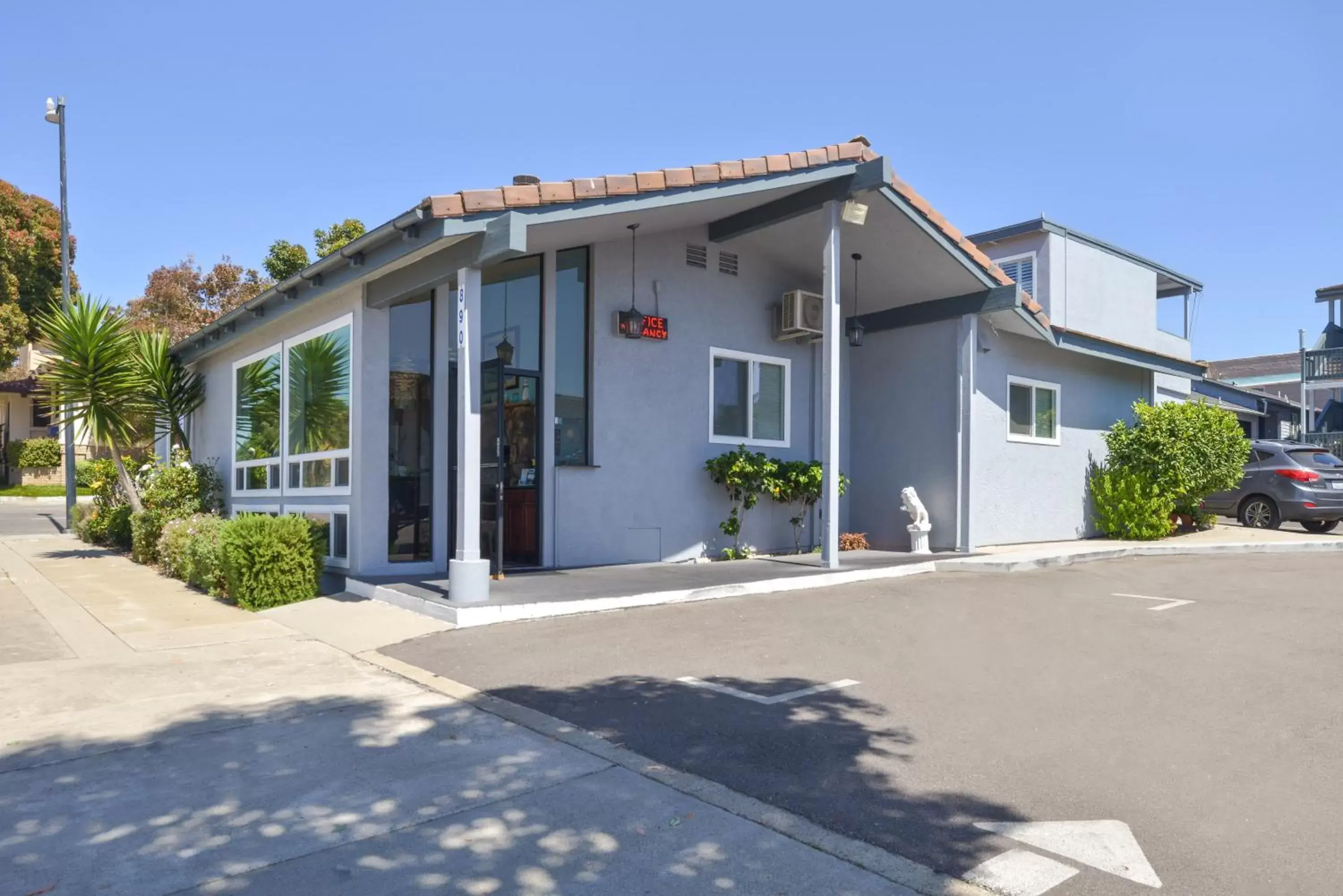 Facade/entrance, Property Building in Pacific Shores Inn - Morro Bay