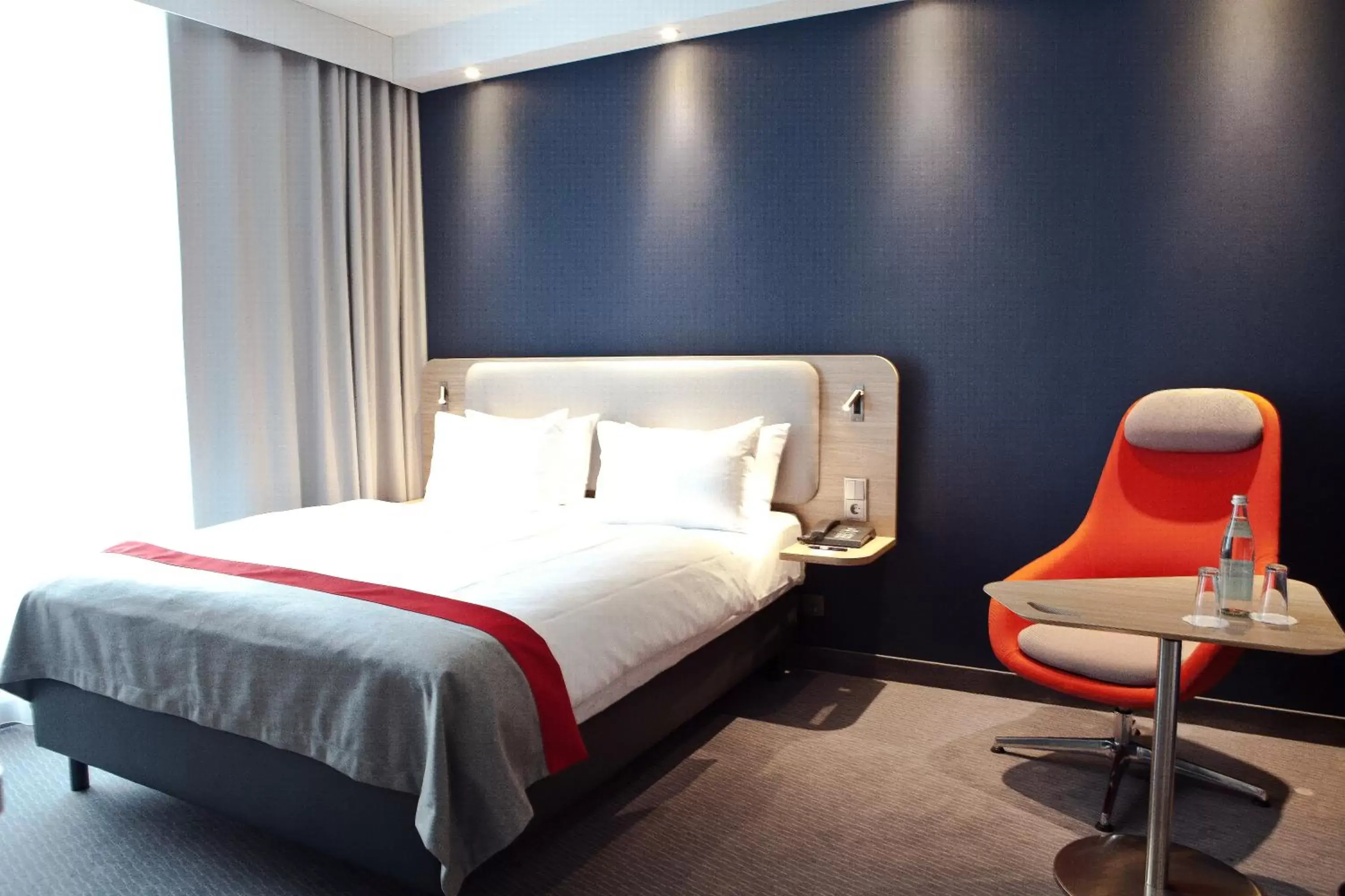 Bedroom, Bed in Holiday Inn Express Oberhausen, an IHG Hotel