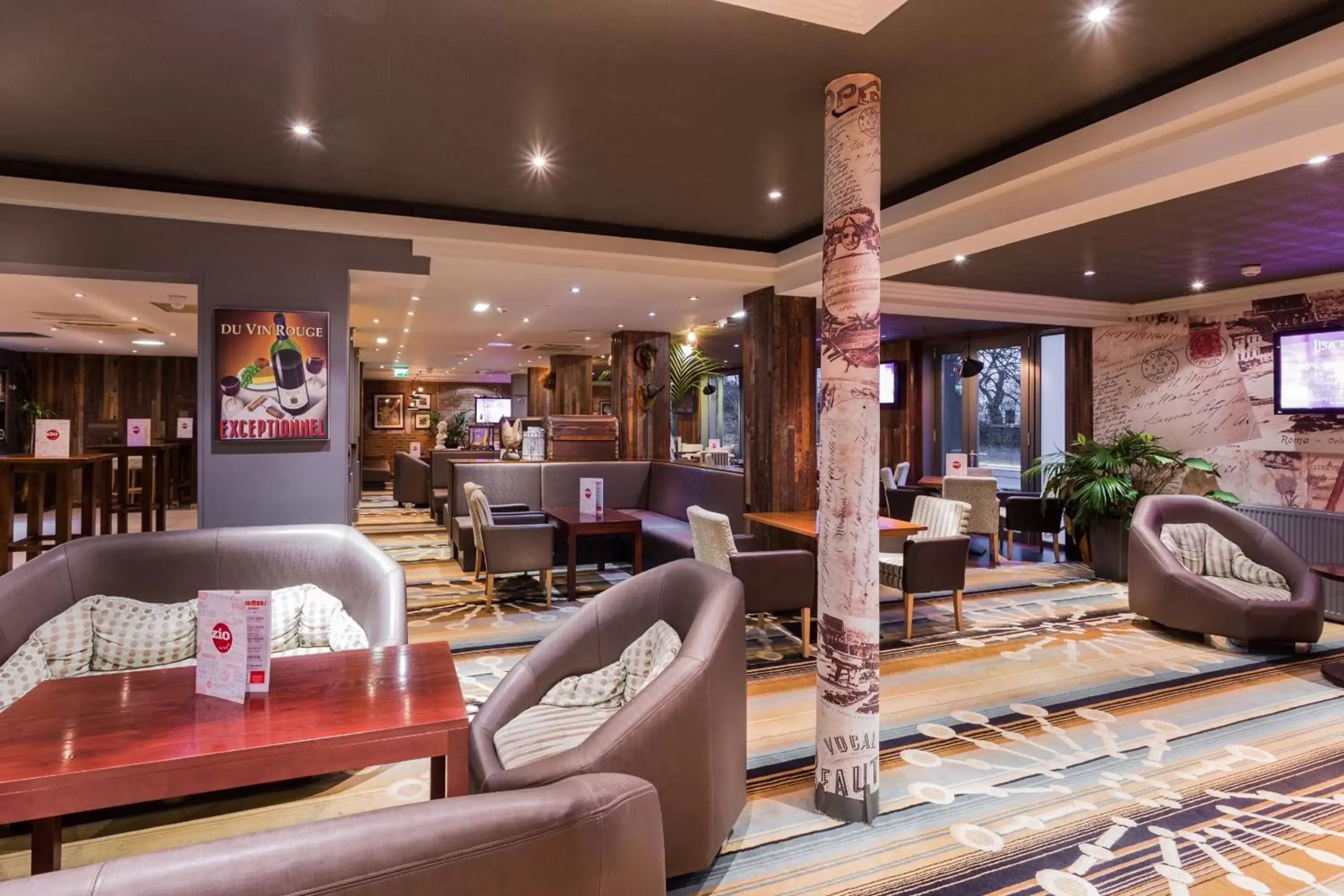 Lounge or bar in Holiday Inn Newcastle-Jesmond, an IHG Hotel