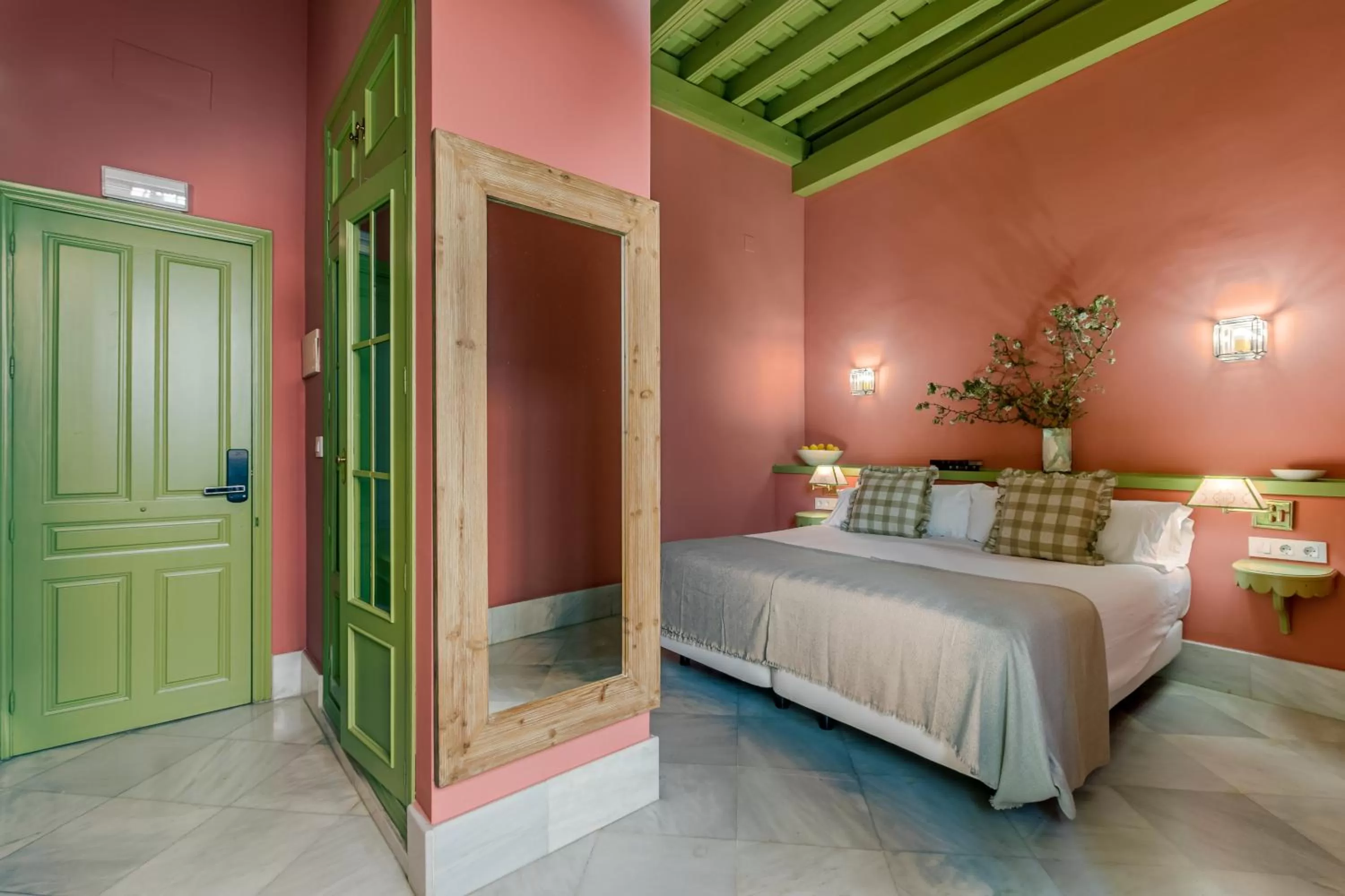 Photo of the whole room, Bed in La Abadia de Giralda