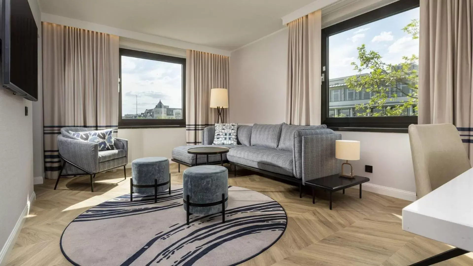 Communal lounge/ TV room, Seating Area in DoubleTree by Hilton Berlin Ku'damm