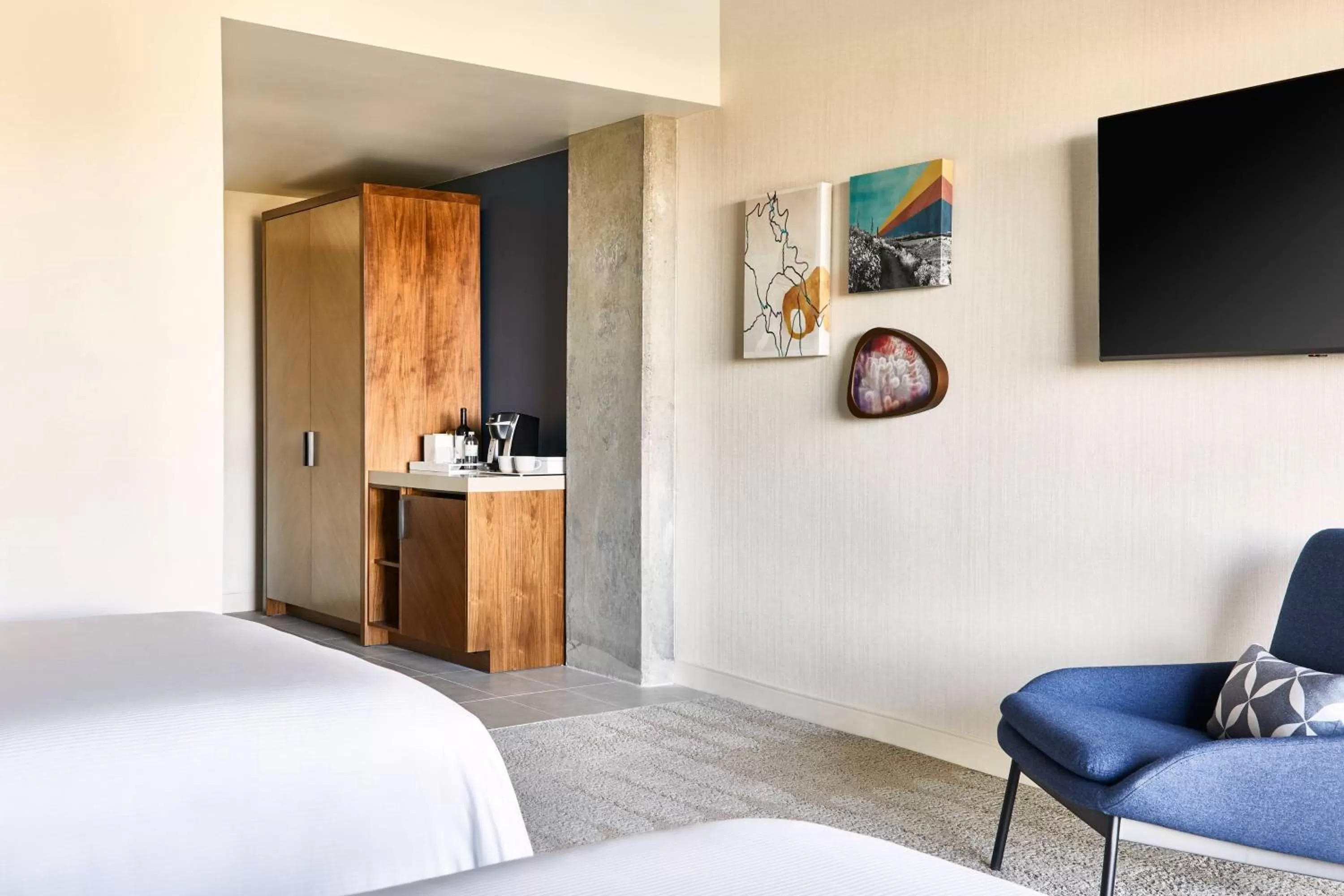 Photo of the whole room, Bed in ADERO Scottsdale Resort, Autograph Collection