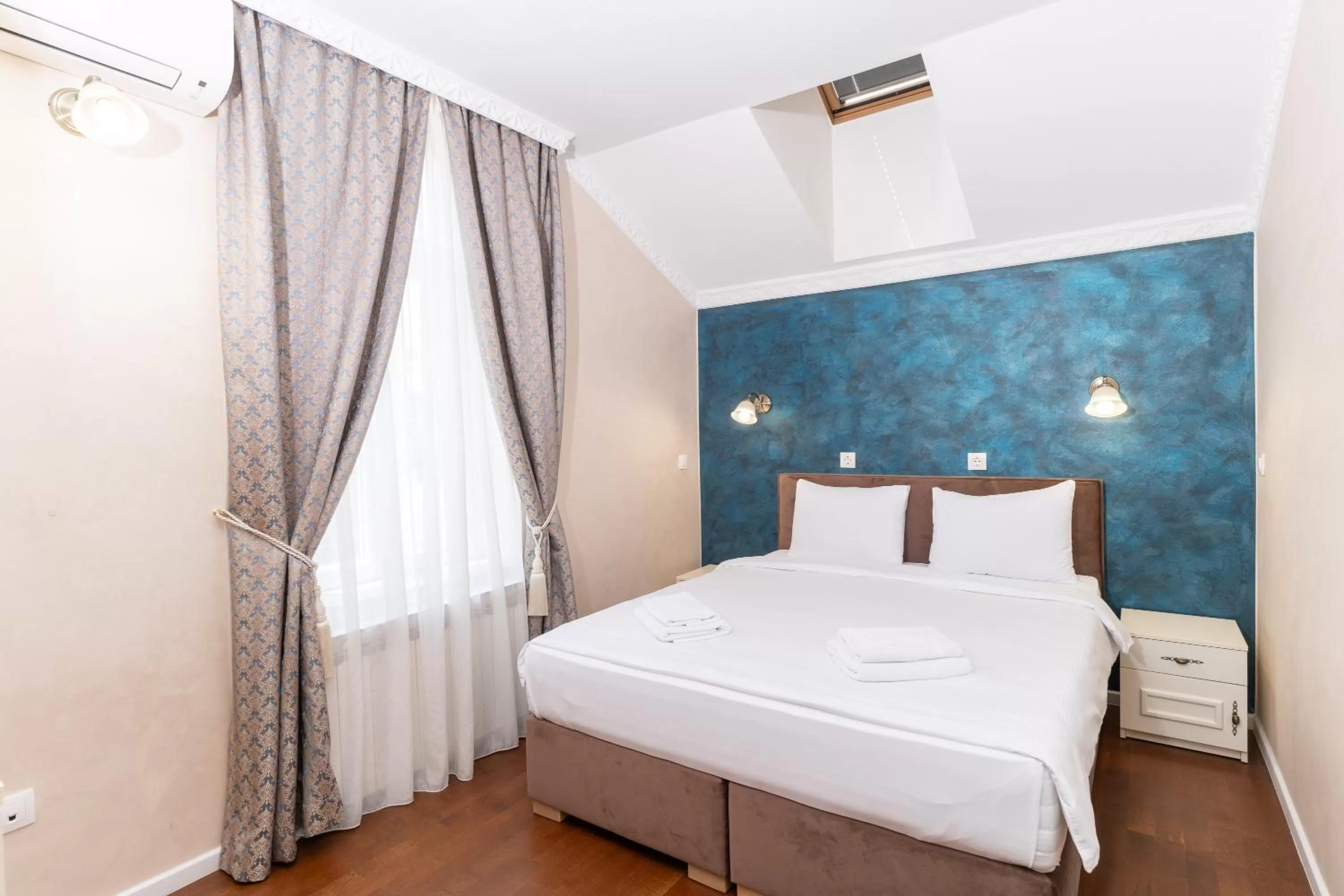 Bedroom, Bed in Ornament Hotel