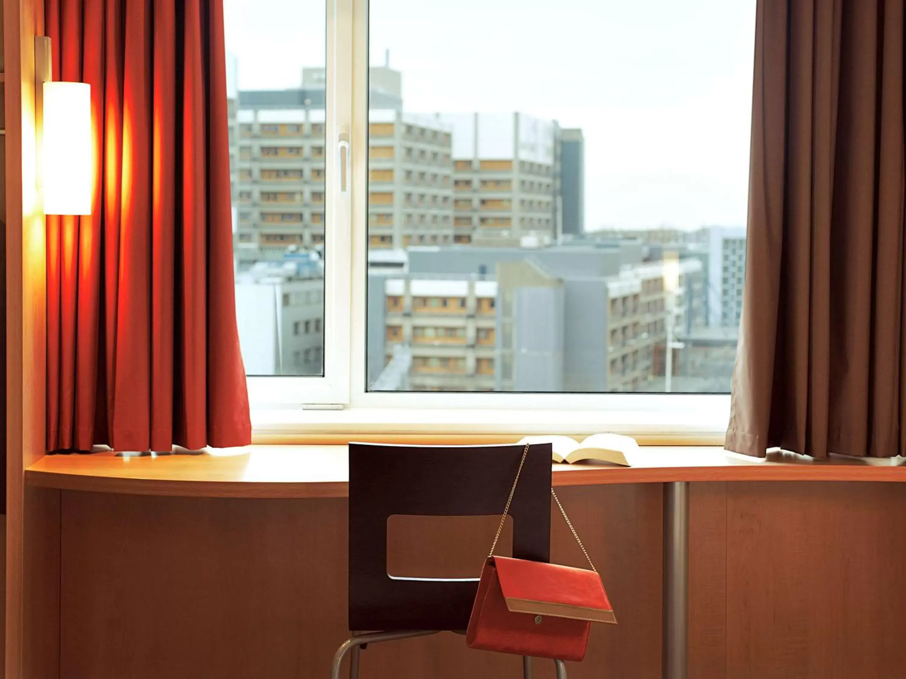 Photo of the whole room in ibis Ulm City