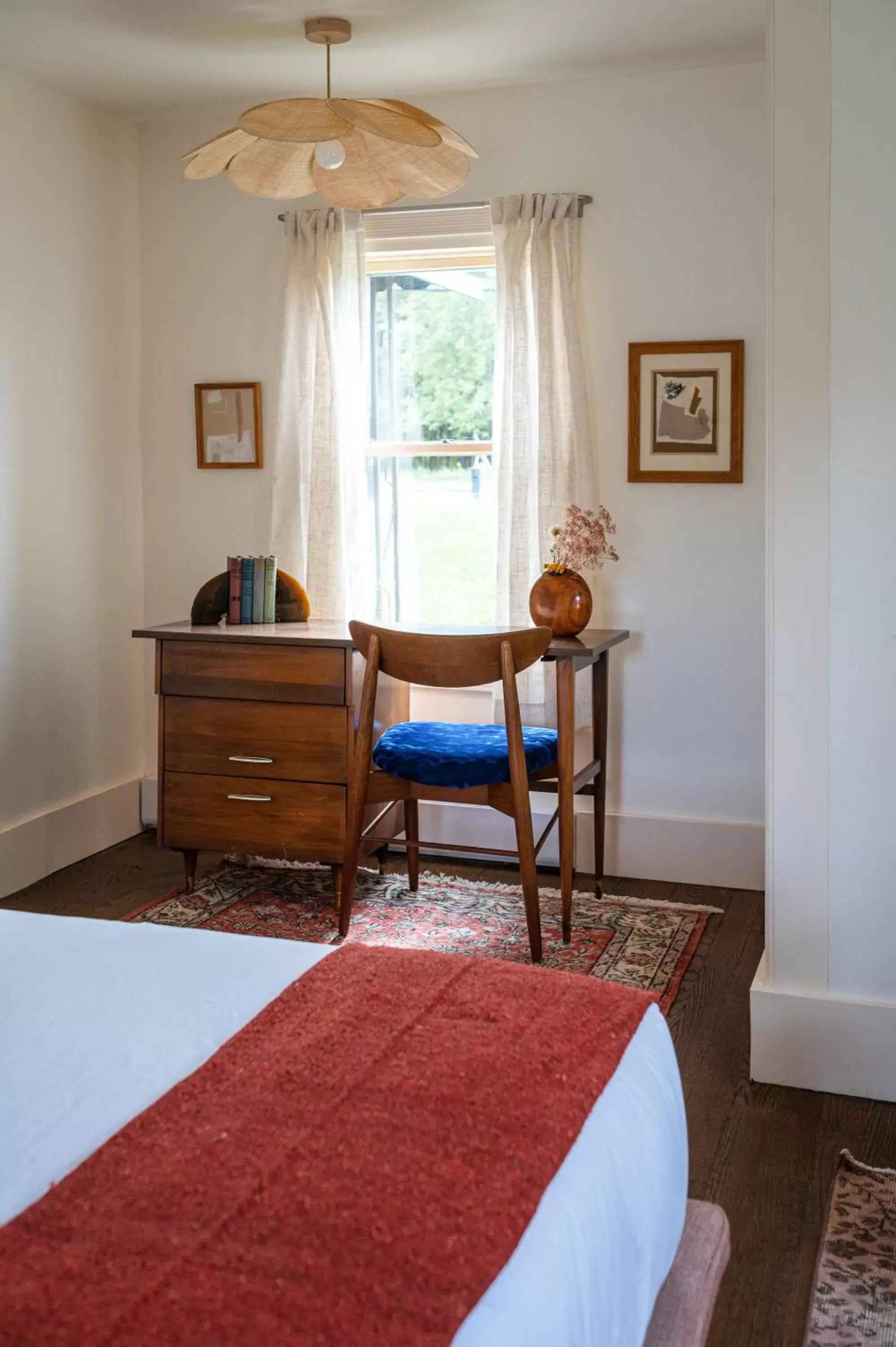 Seating area, Bed in Eastwind Hotel Lake Placid