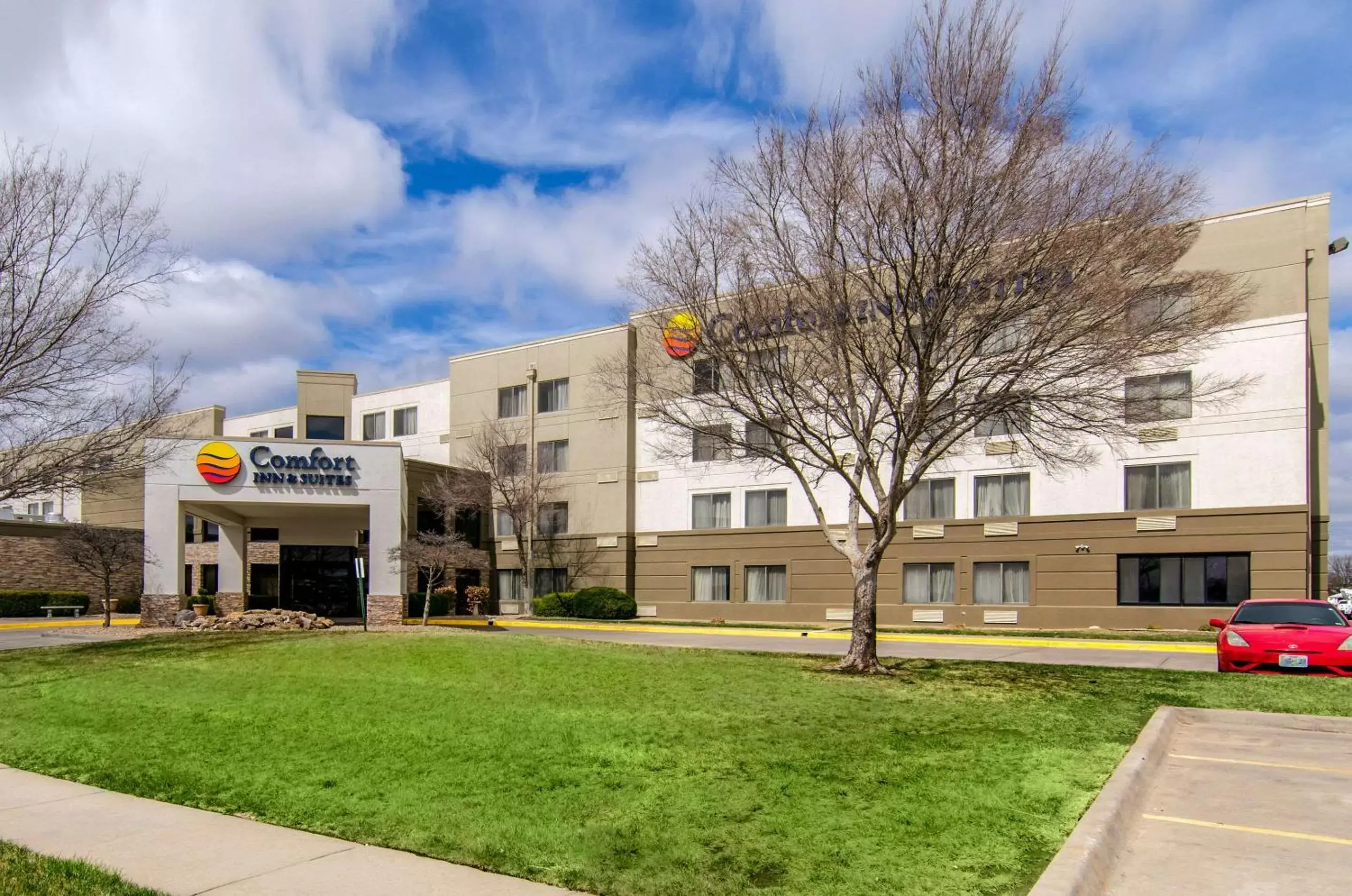 Property Building in Comfort Inn & Suites