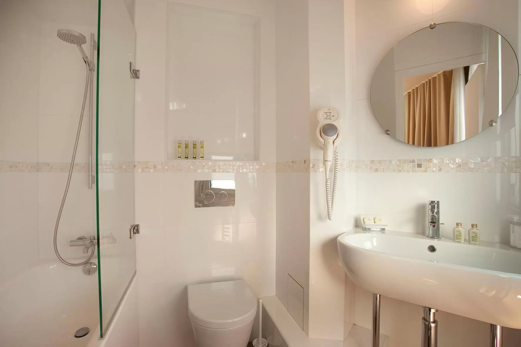 Bathroom in Hôtel Parc Saint-Séverin - Esprit de France