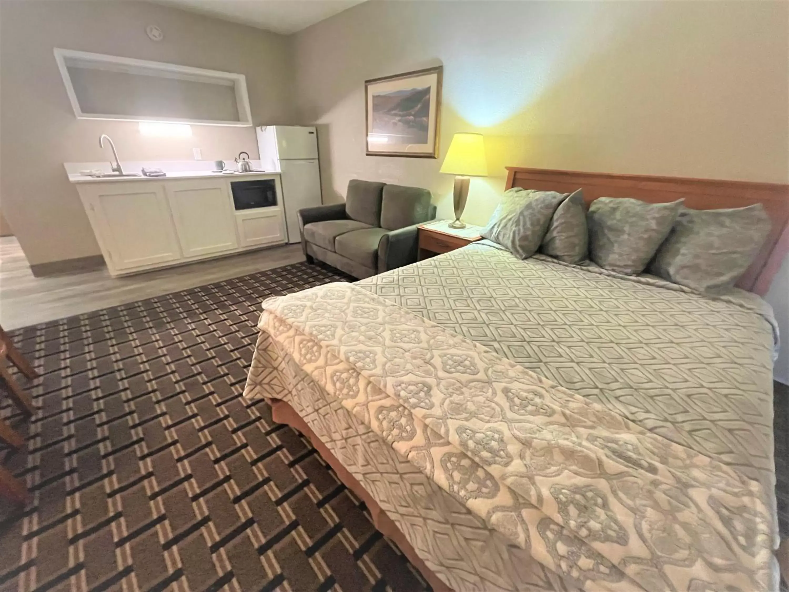 Bed in FairBridge Extended Stay, a Kitchenette Hotel