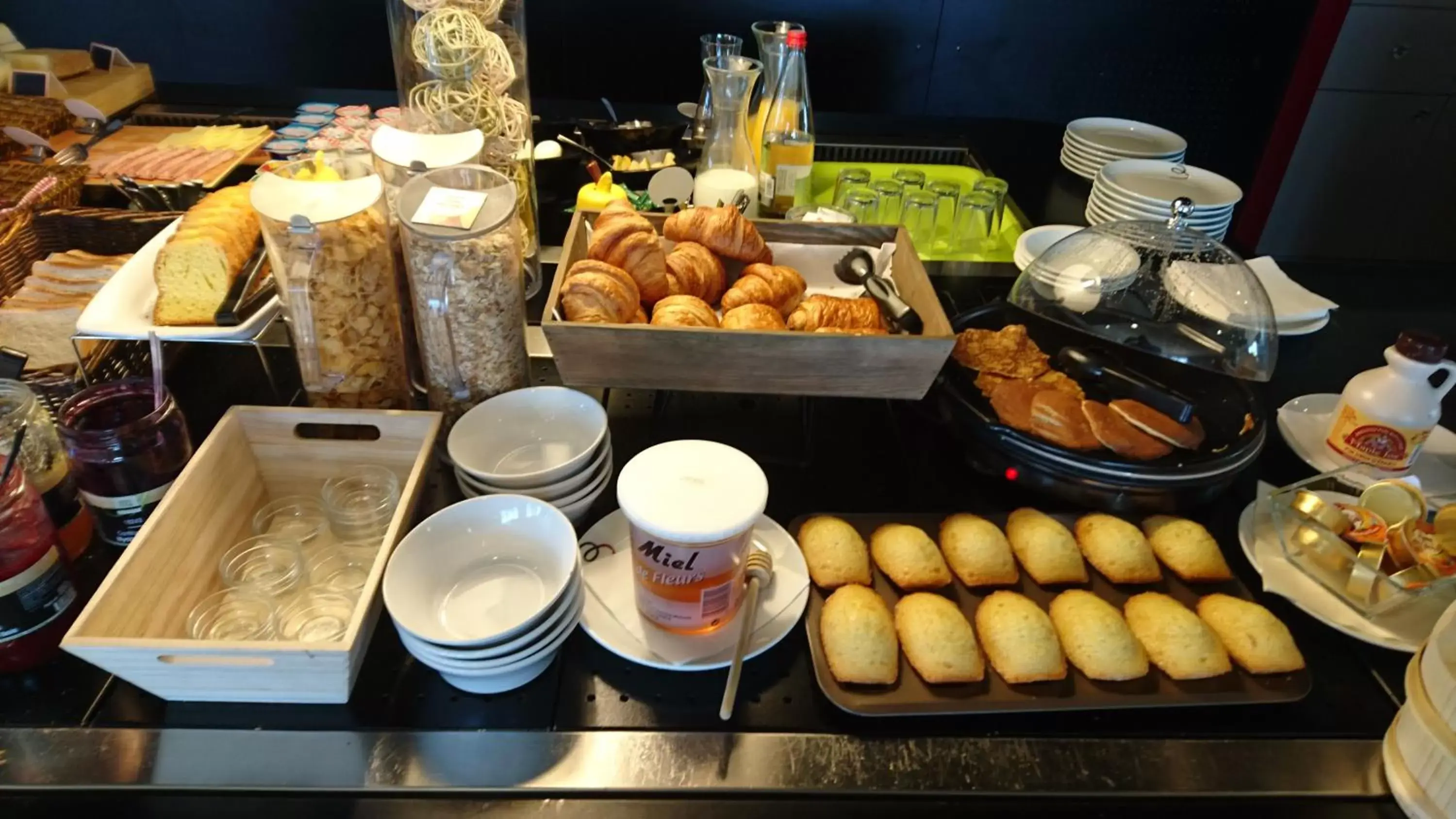 Breakfast in Hotel Campanile Besançon Nord Ecole Valentin