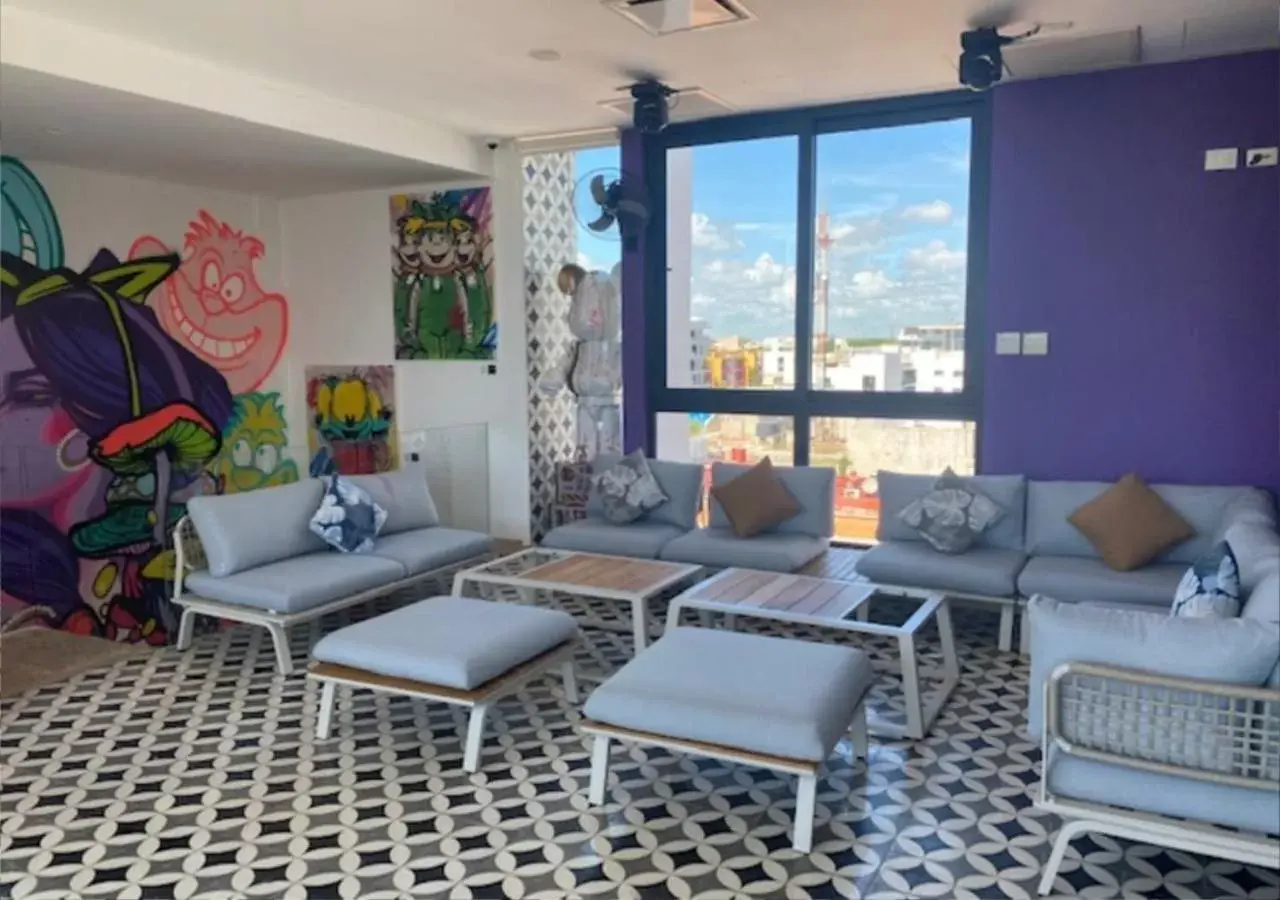 Nightclub / DJ, Seating Area in Auténtico Vertical Playa del Carmen