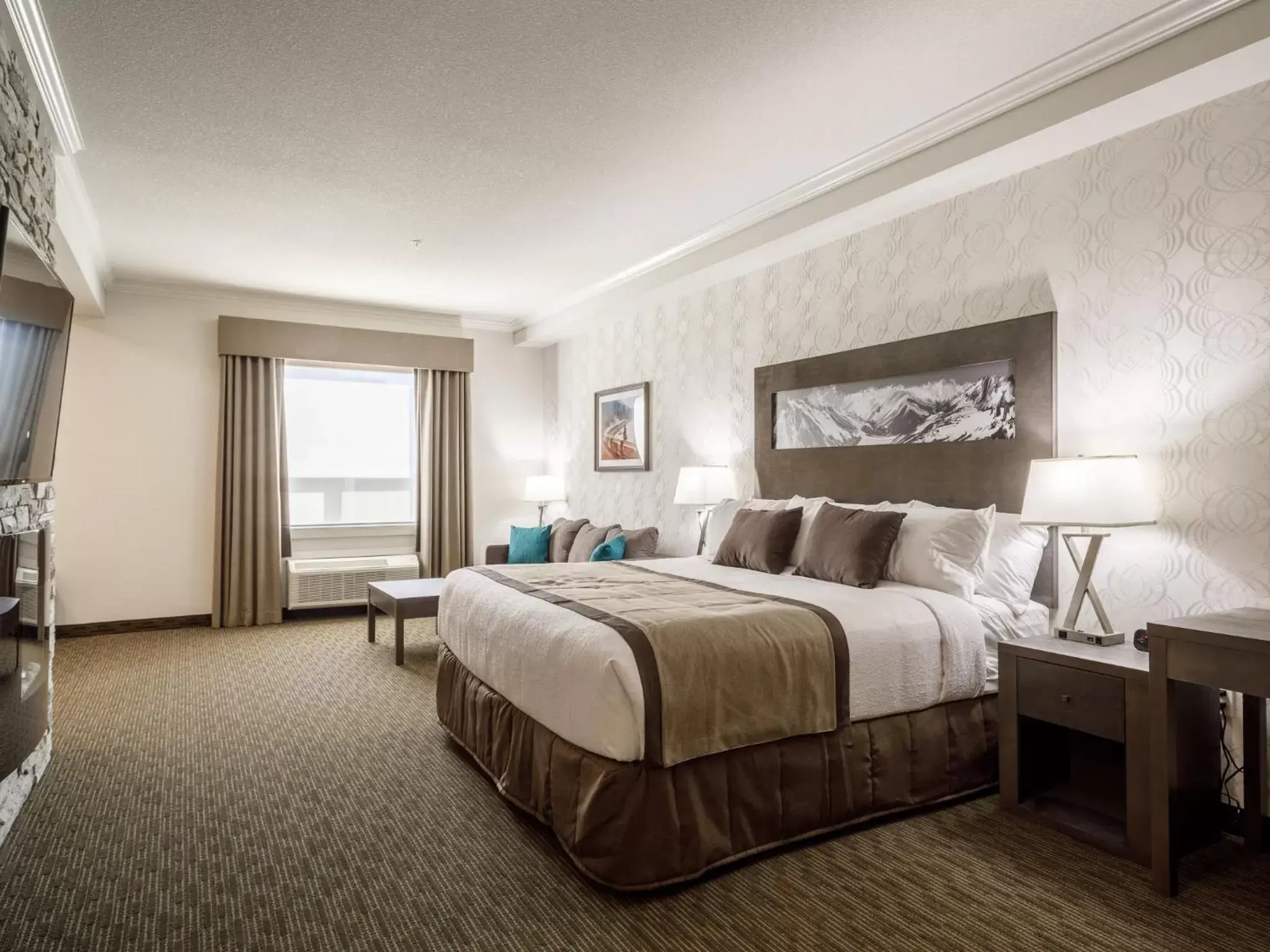 Bed in Ramada by Wyndham Revelstoke