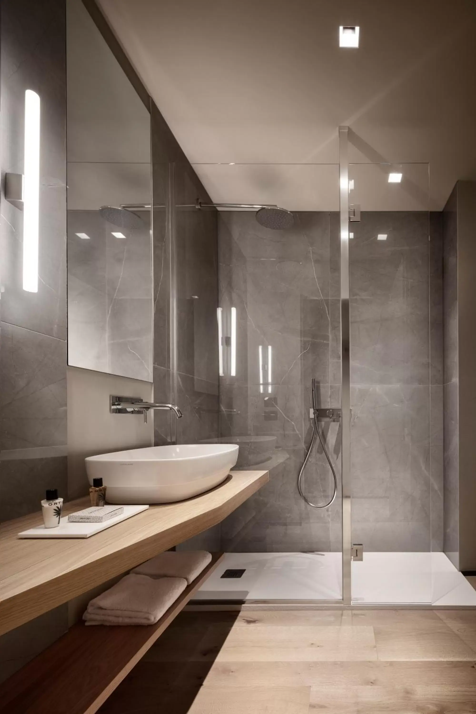 Shower, Bathroom in Speronari Suites