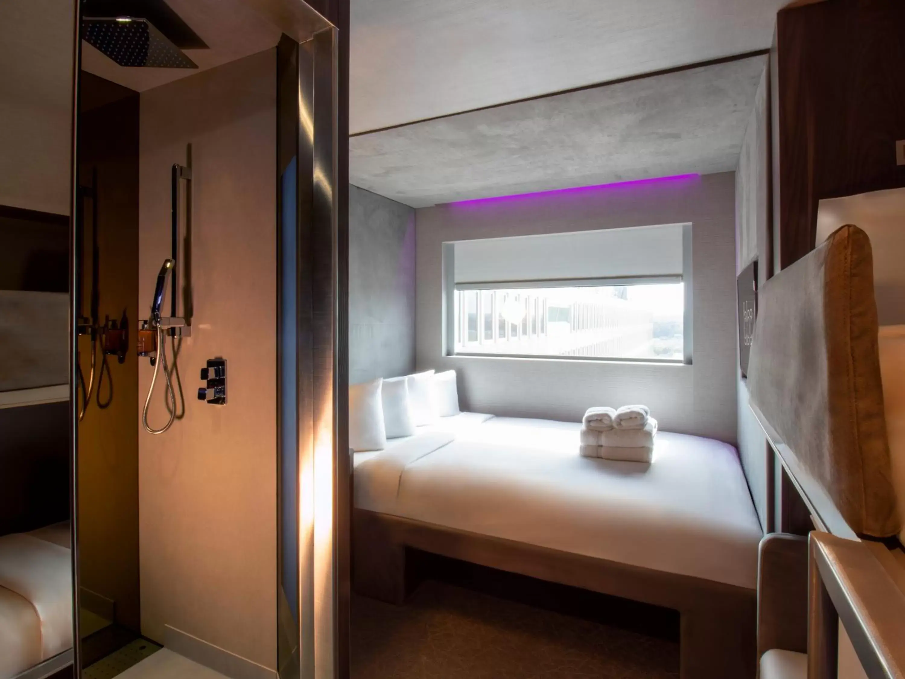 Bedroom, Bed in Bloc Hotel London Gatwick Airport