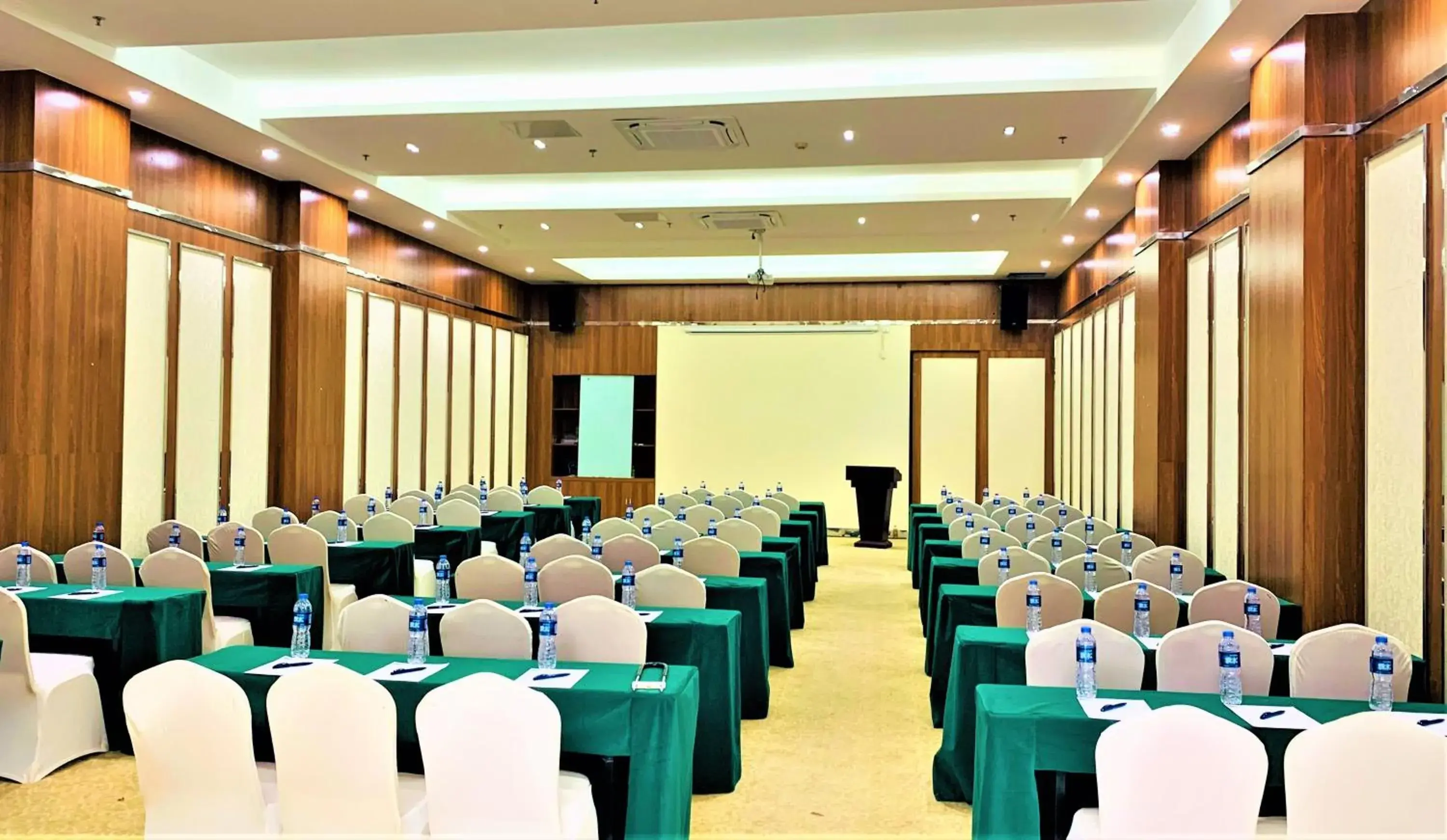 Meeting/conference room in Holiday Inn Express Haikou West Coast, an IHG Hotel