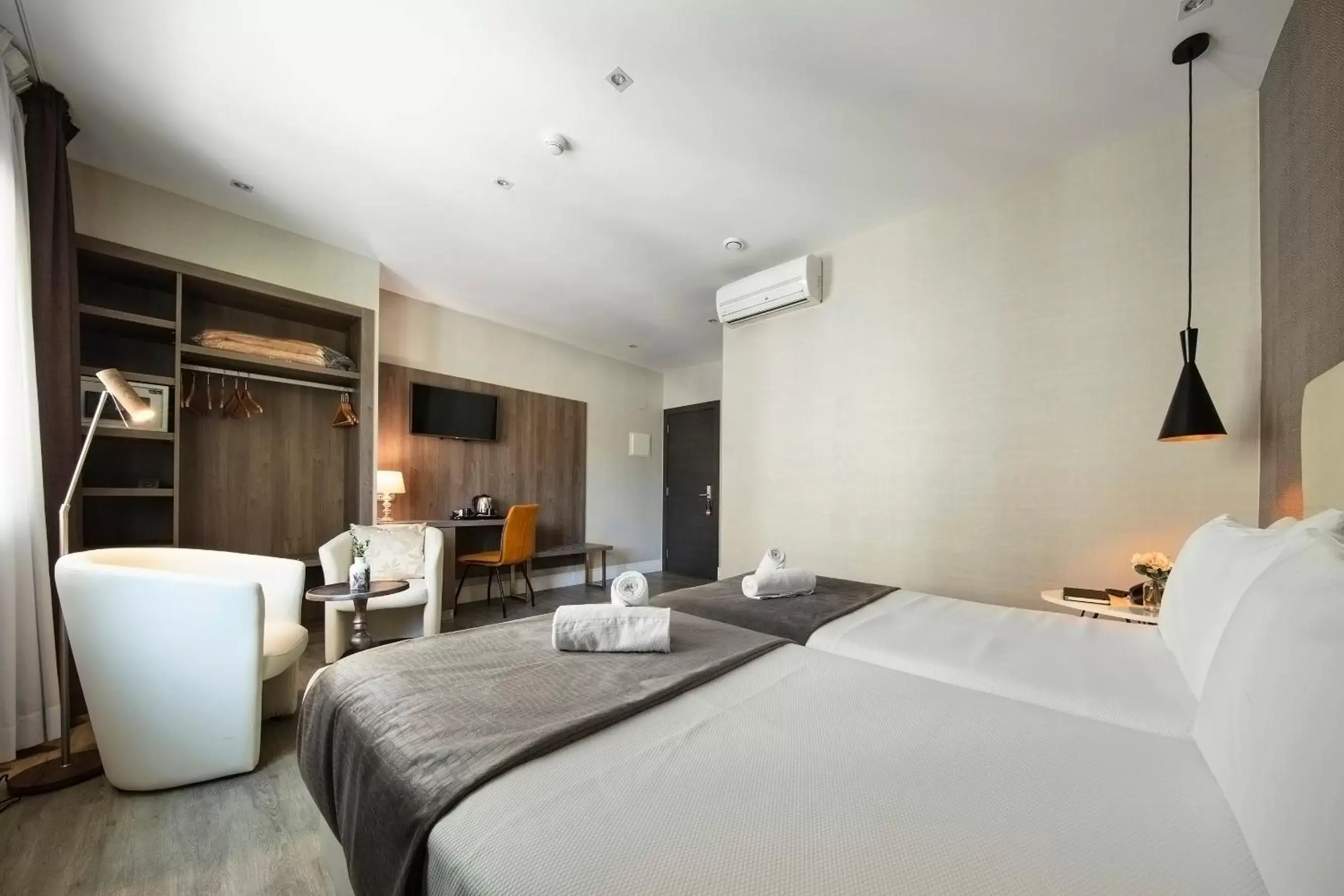 Photo of the whole room, Bed in Hotel Oasis Photo of the whole room, Bed in Hotel Oasis