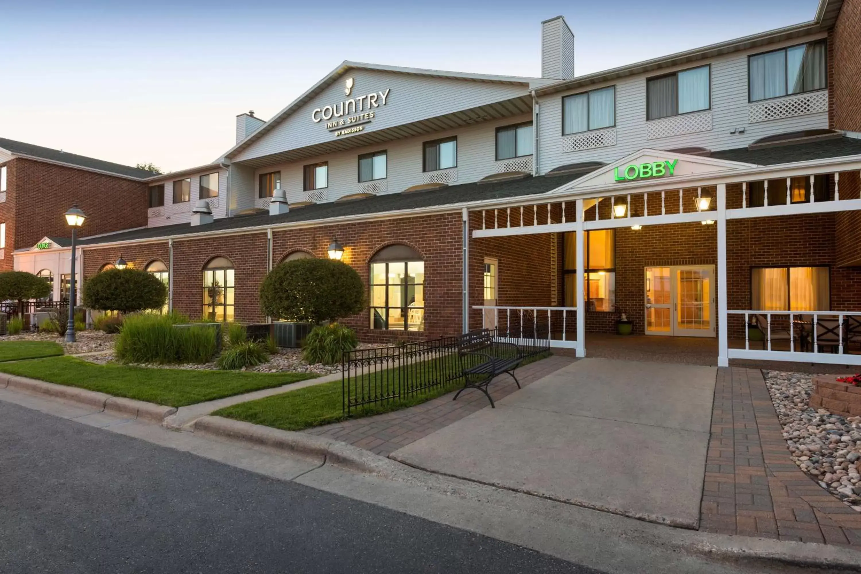 Property building in Country Inn & Suites by Radisson, Fargo, ND
