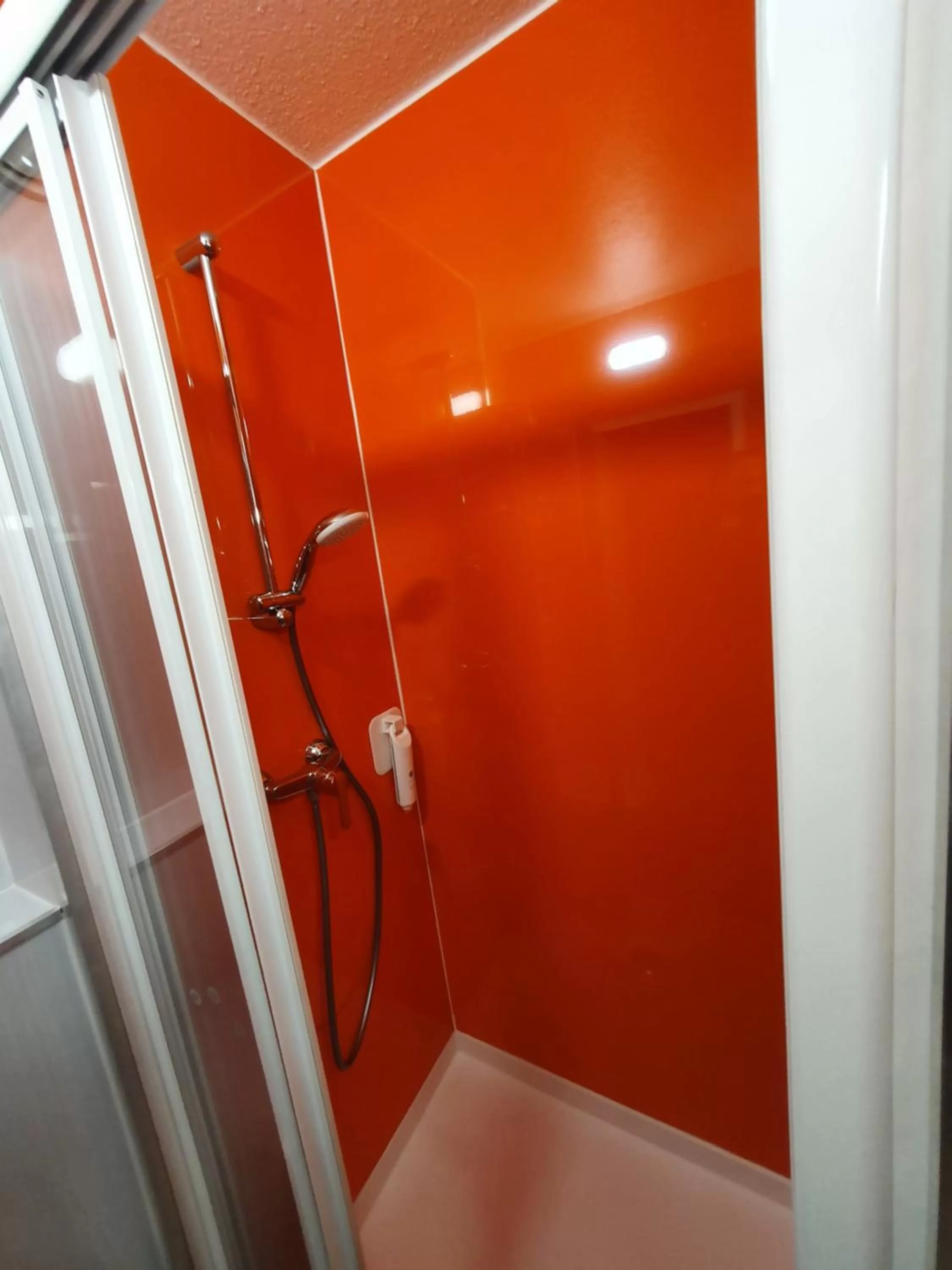 Bathroom in Kyriad Direct Orleans - Olivet - La Source