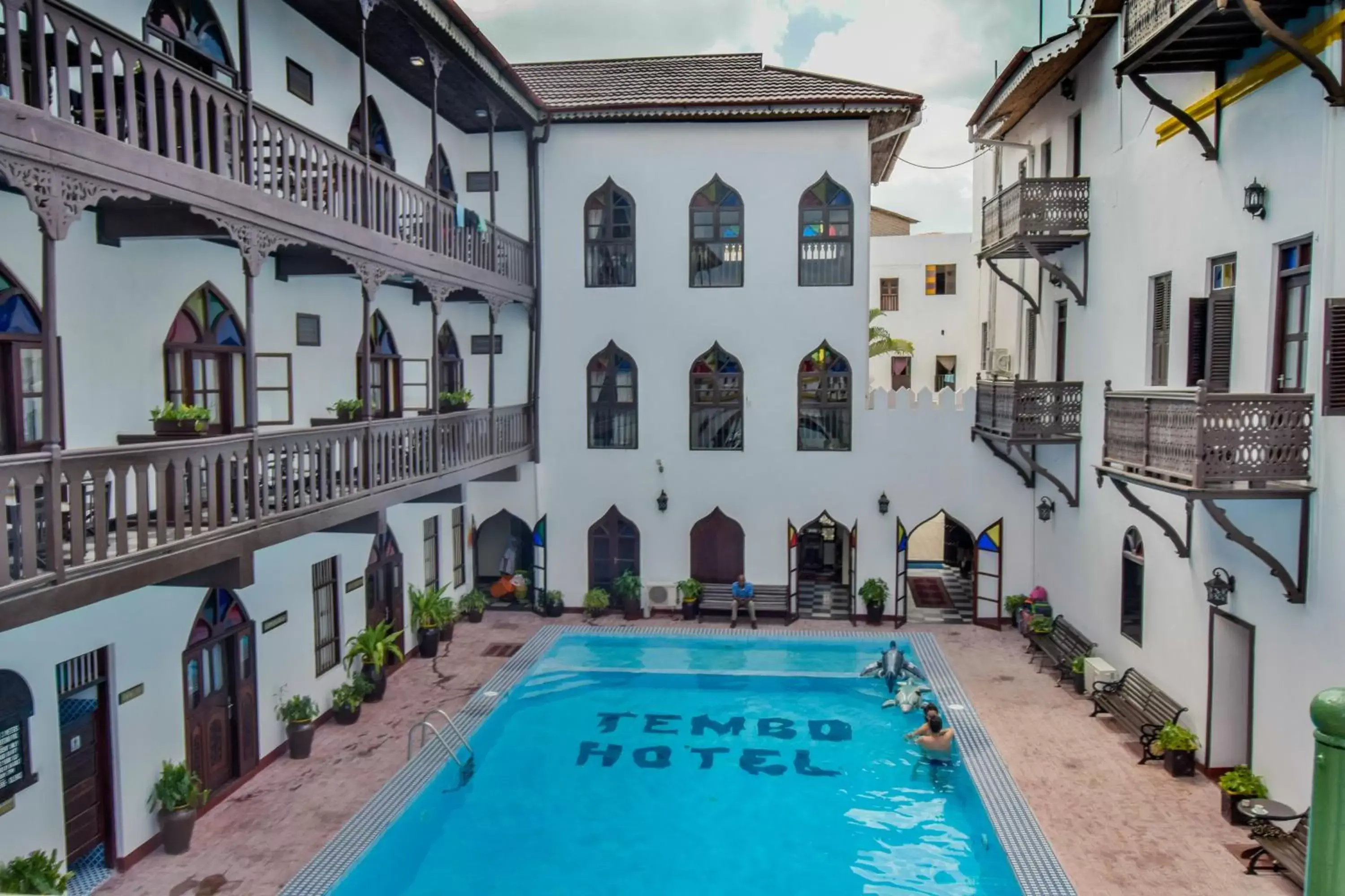 Guests, Swimming Pool in Tembo House Hotel