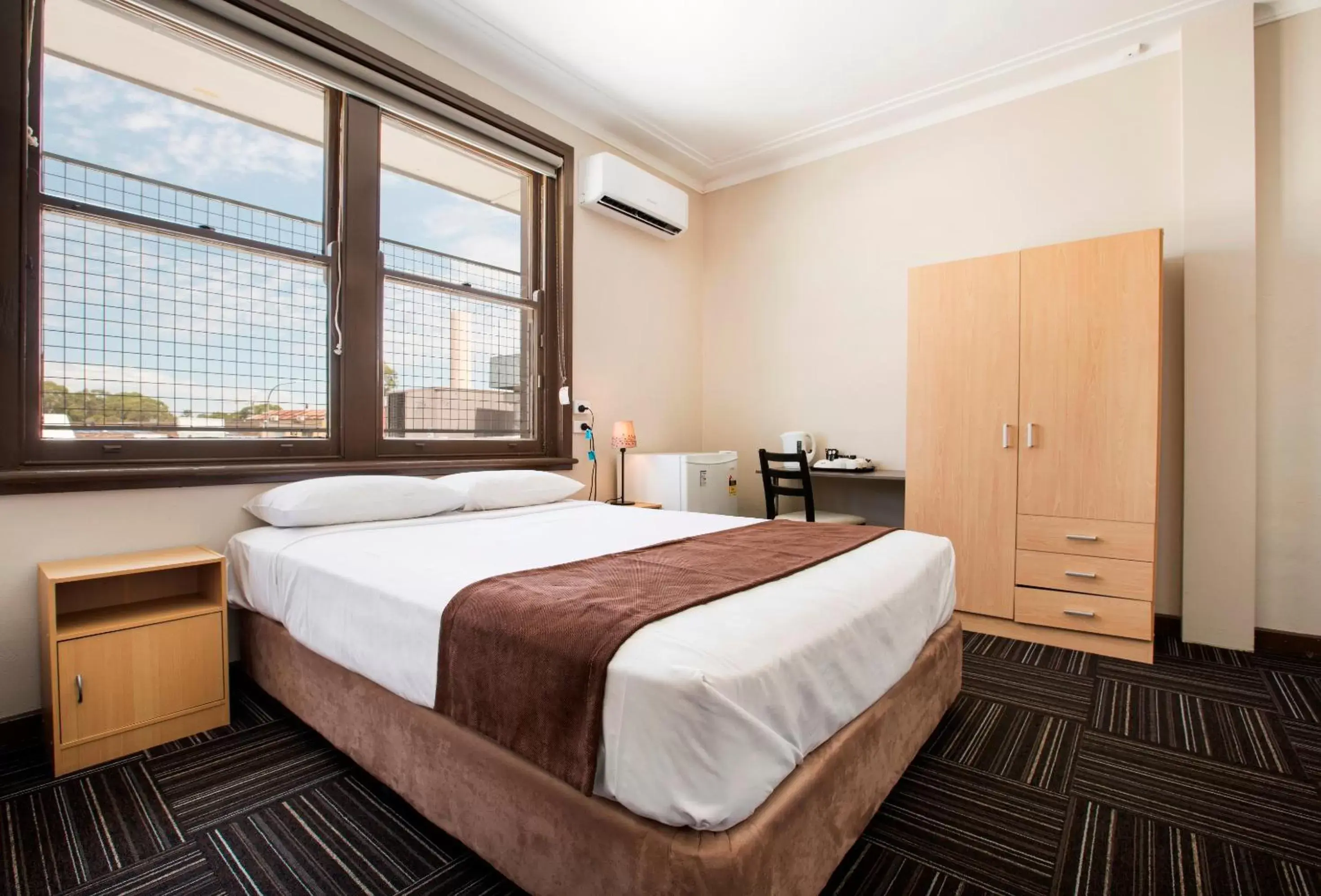 Bedroom, Bed in Toongabbie Hotel