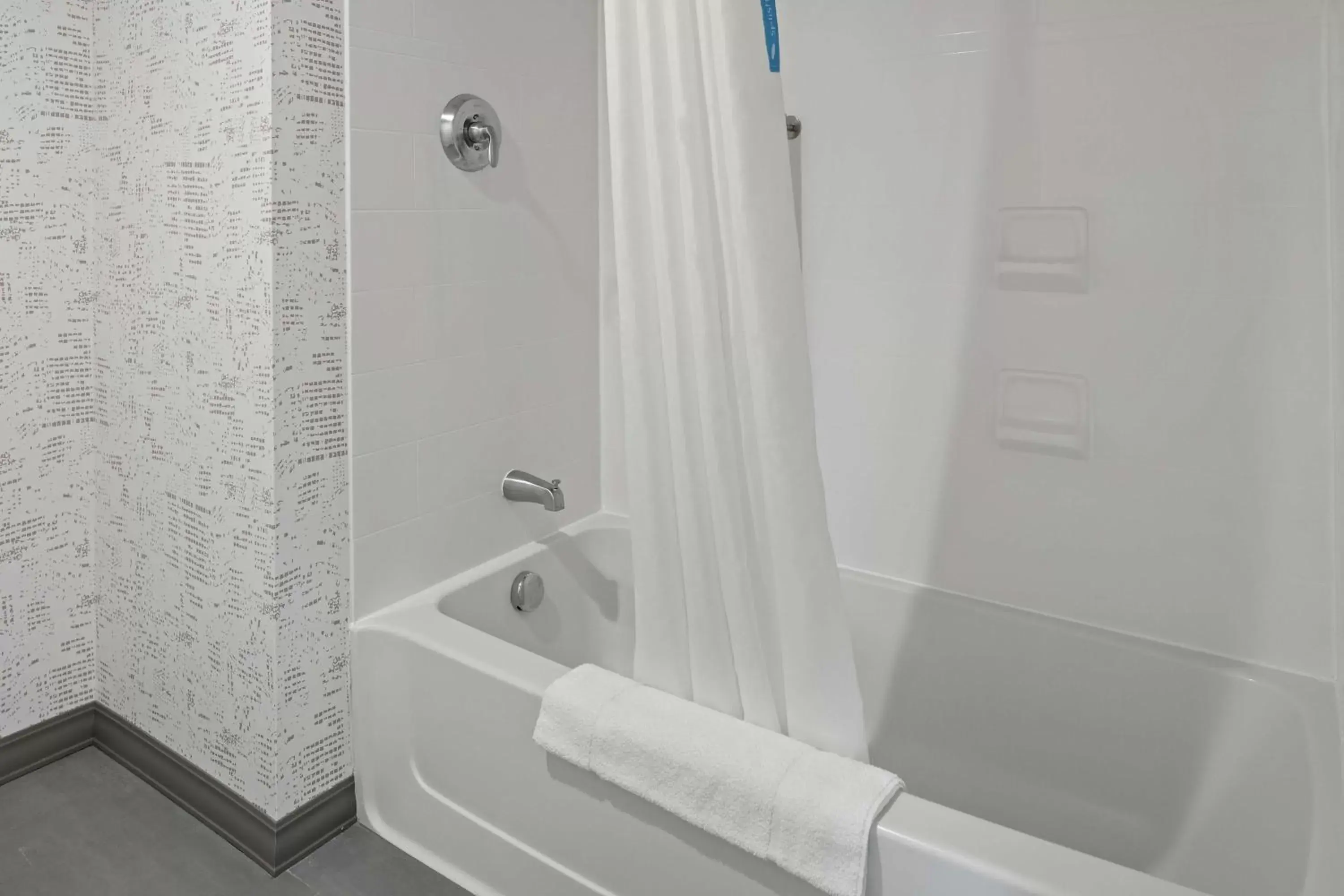 Bathroom in Hampton Inn & Suites Cranberry Township/Mars