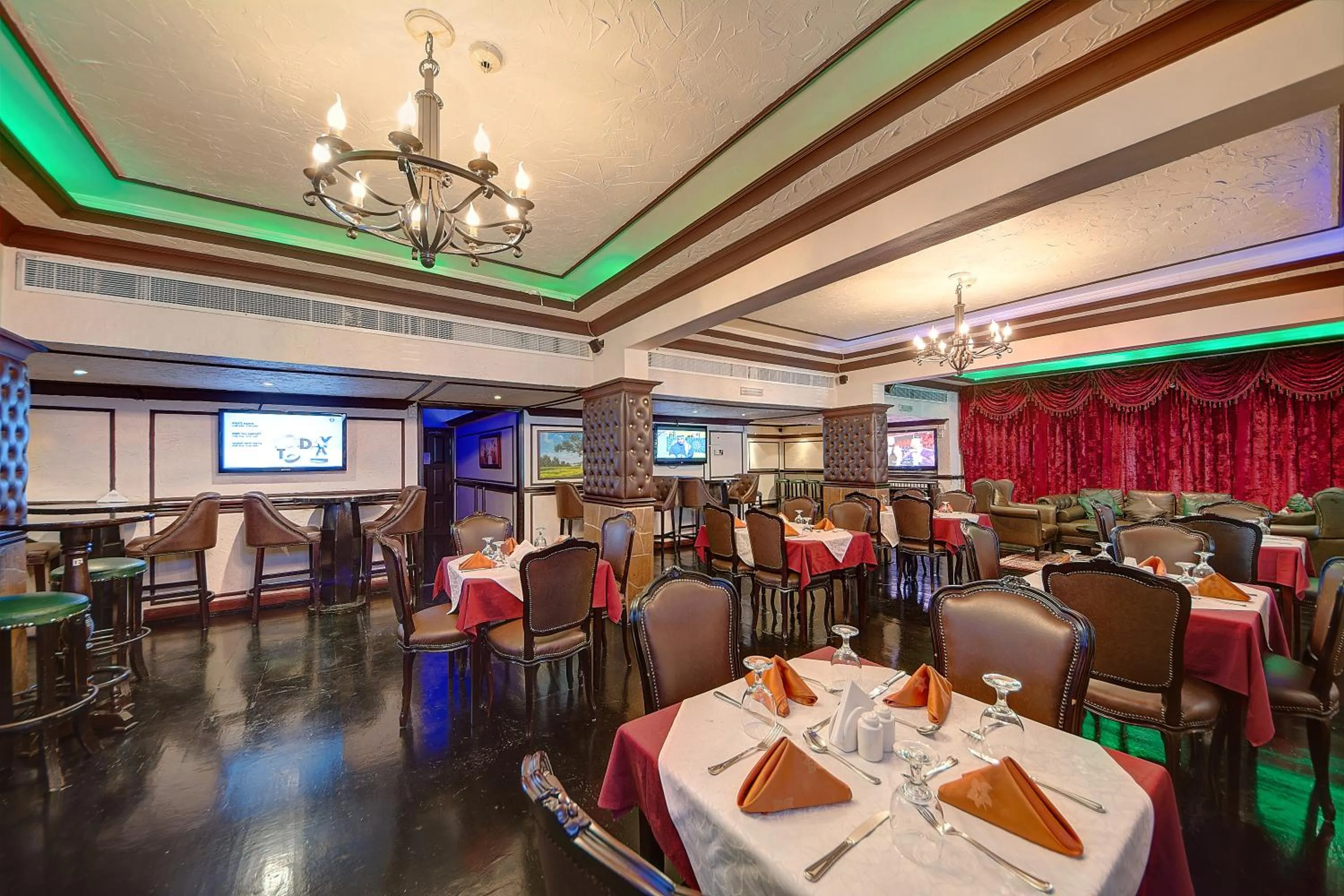 Restaurant/places to eat in Ascot Hotel