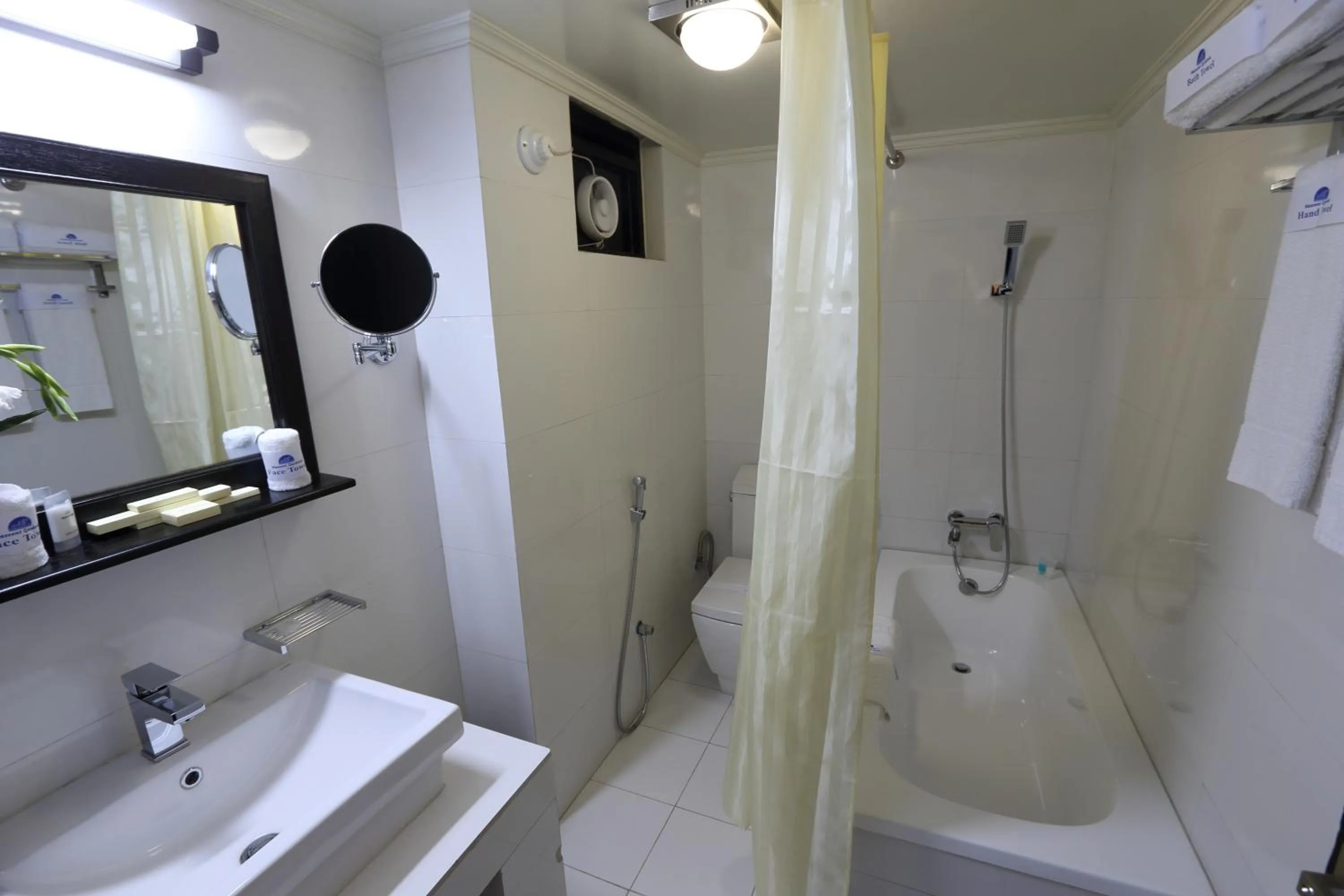 Hot Tub in Nascent Gardenia Baridhara